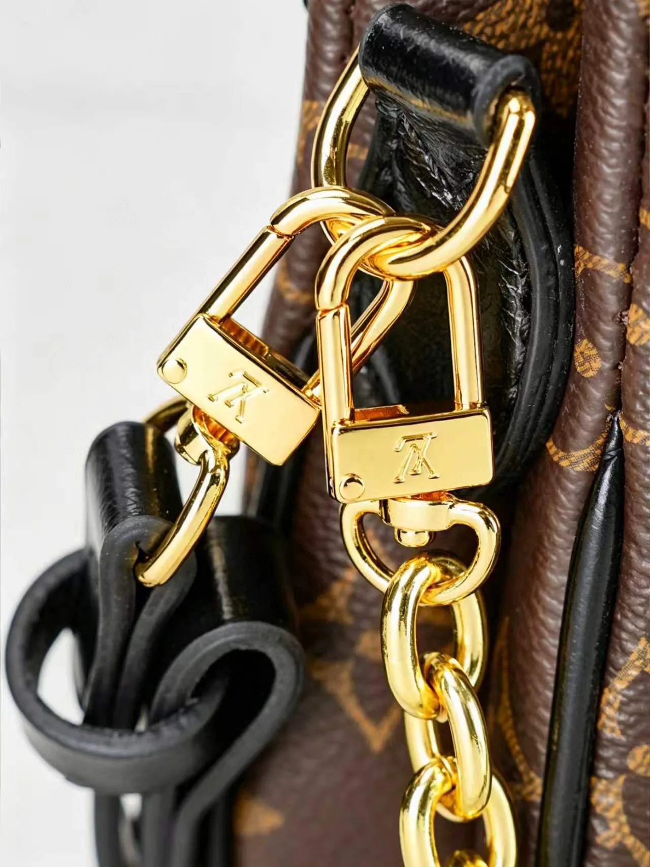 Louis Vuitton Denim Shoulder Pouch in Black · view 7