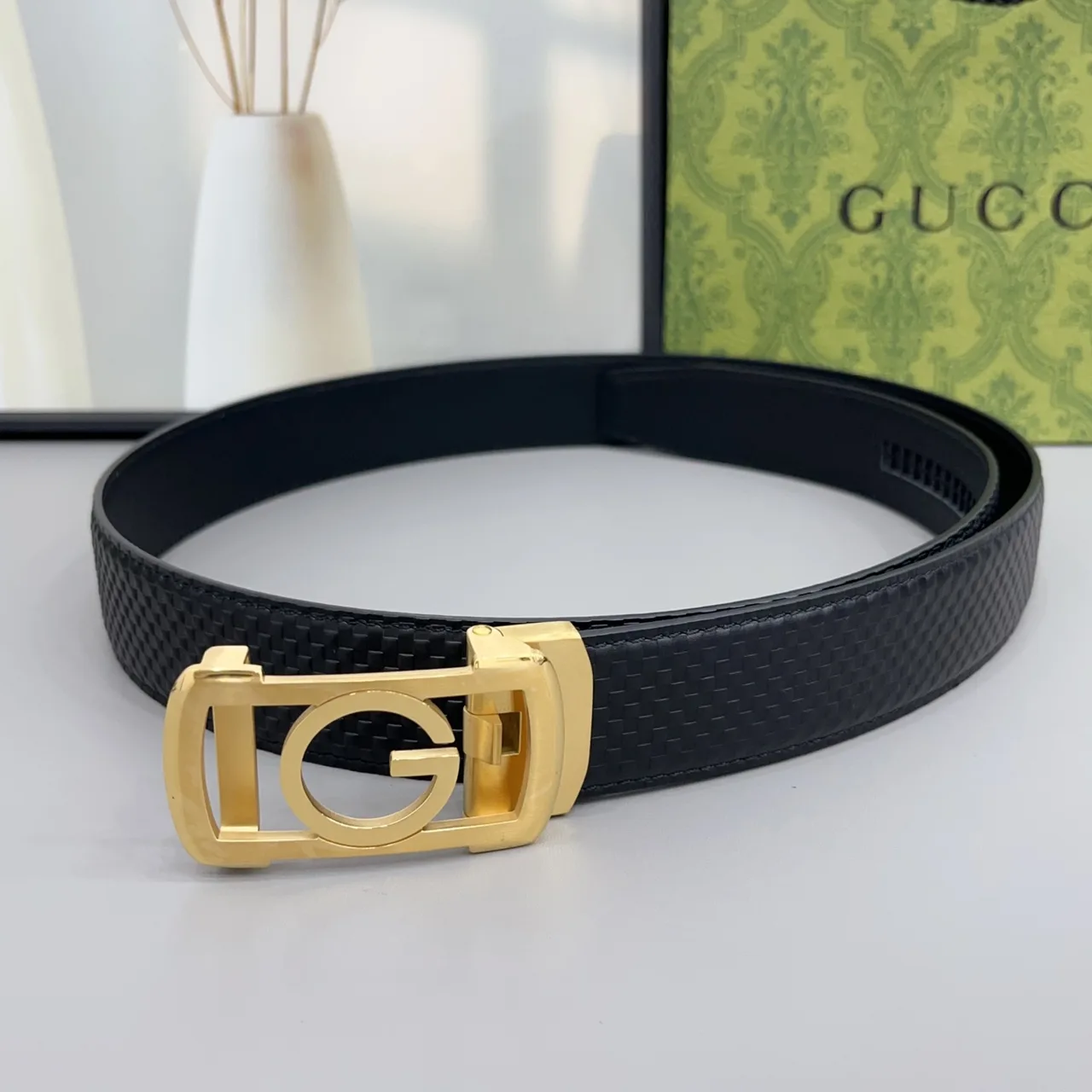 Gucci Woven Glossy Belt in Black · view 1