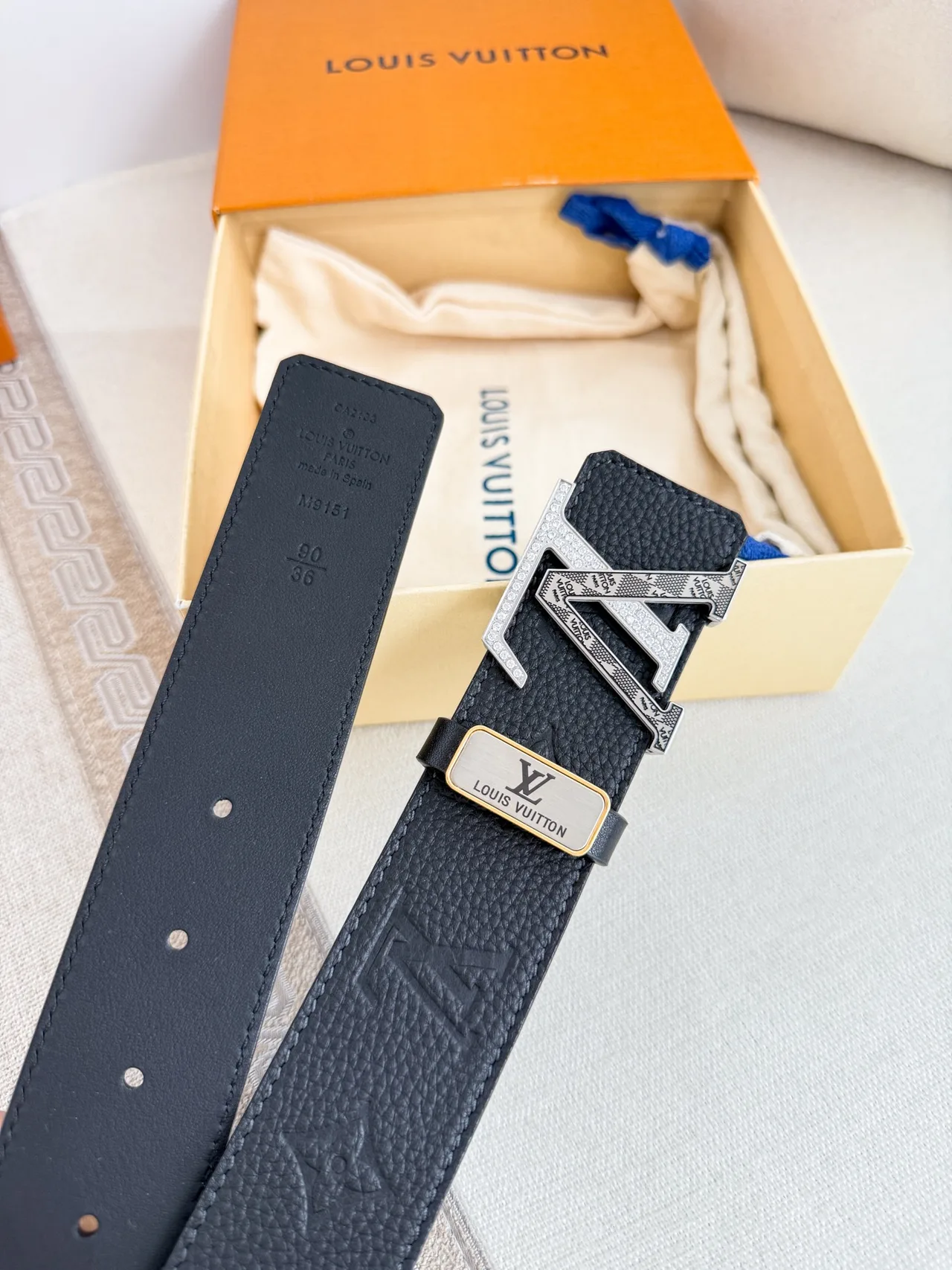 Louis Vuitton Reversible LV buckle belt in Black · view 8