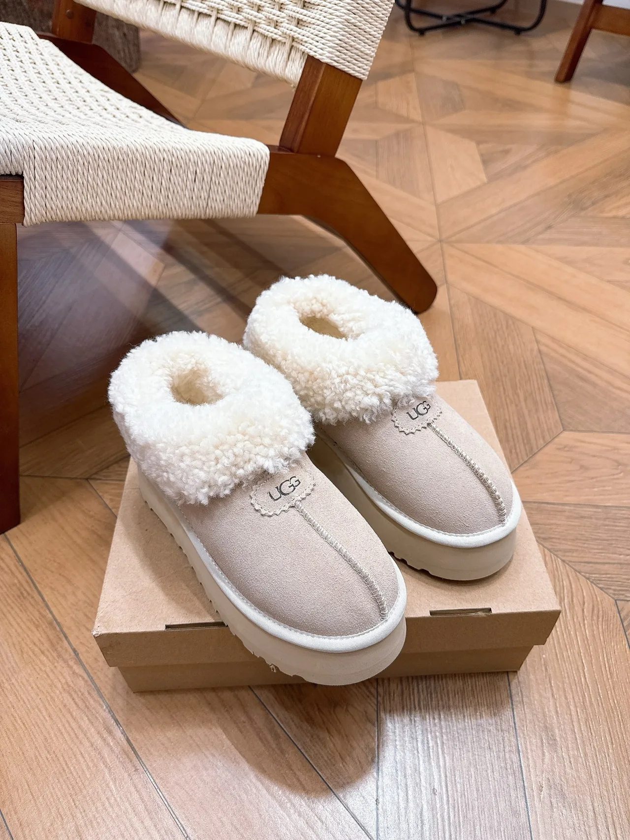 UGG Cowhide Wool Smooth Slippers in Beige · view 4