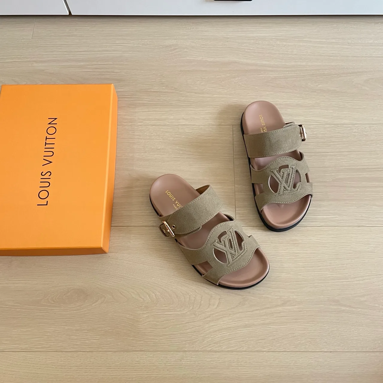Louis Vuitton Leather Woven Buckle Sandals in Green · view 4
