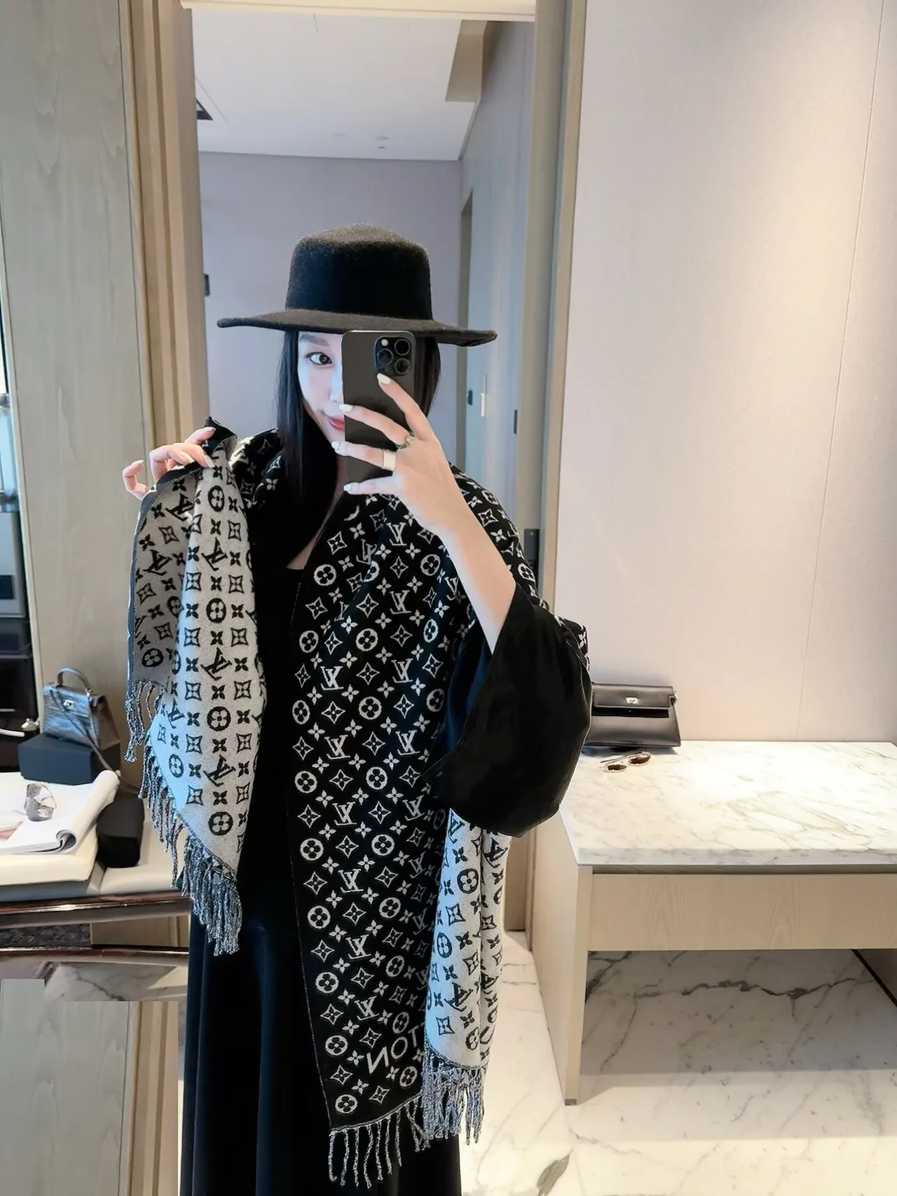 Louis Vuitton Fringed Monogram Scarf in Pink & Black · view 7