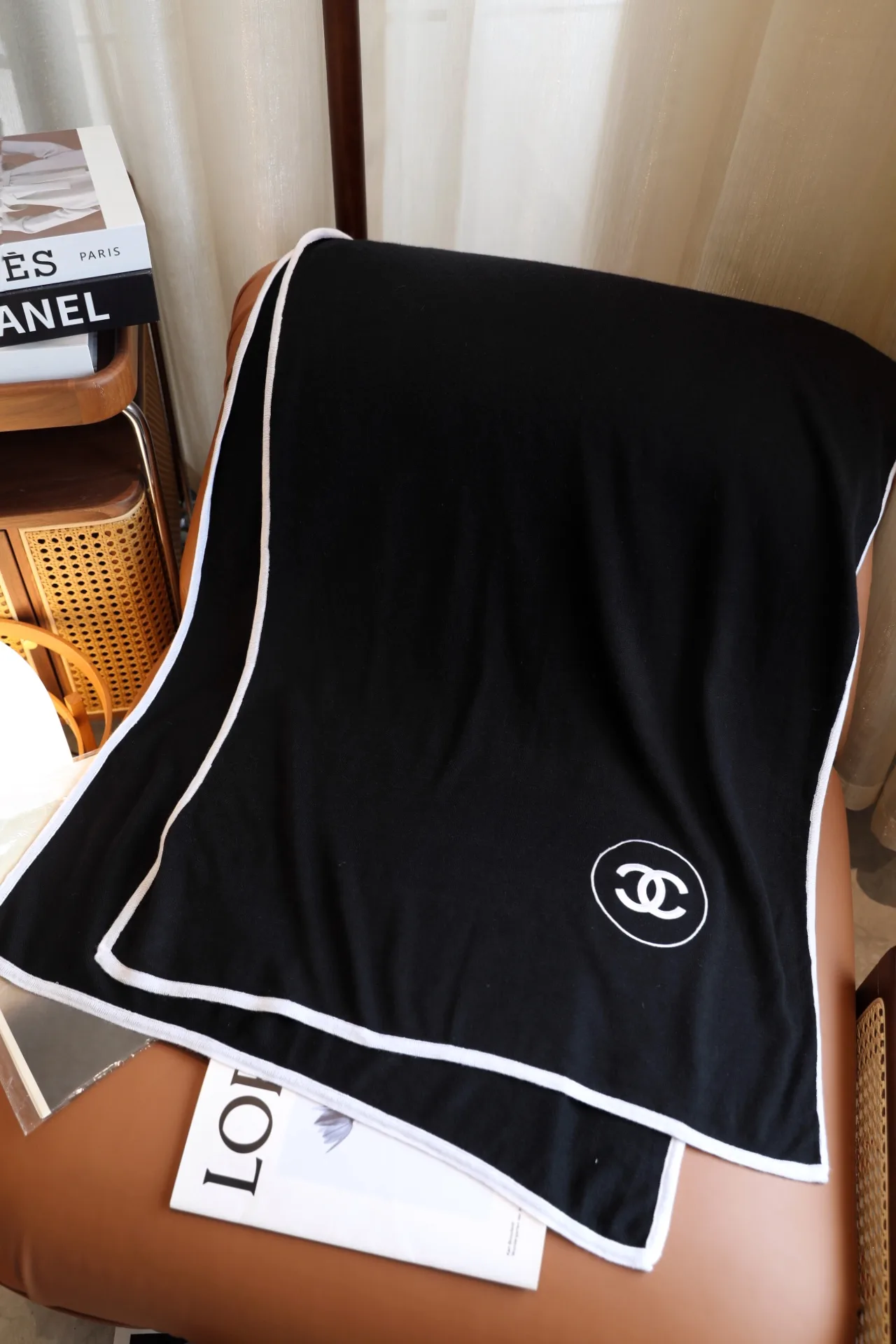 Chanel CC fringed knit scarf in Black & White · view 1