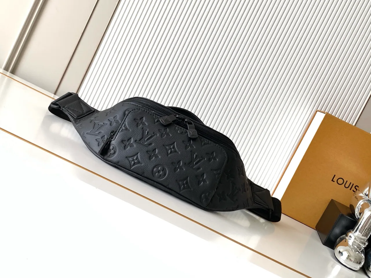 Louis Vuitton Belt Bag in Black · view 4