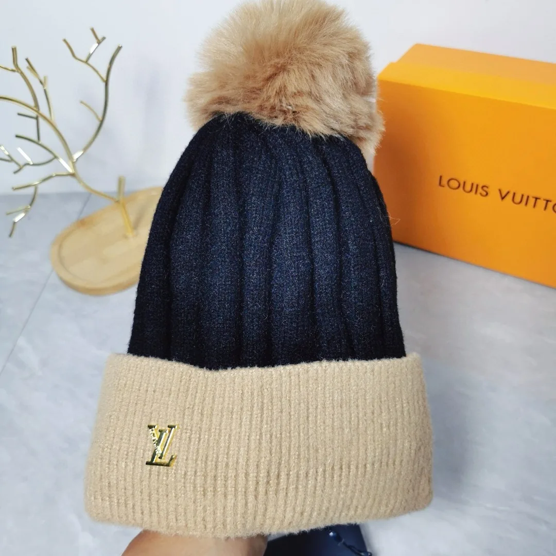 Louis Vuitton Beanie in Black · view 4