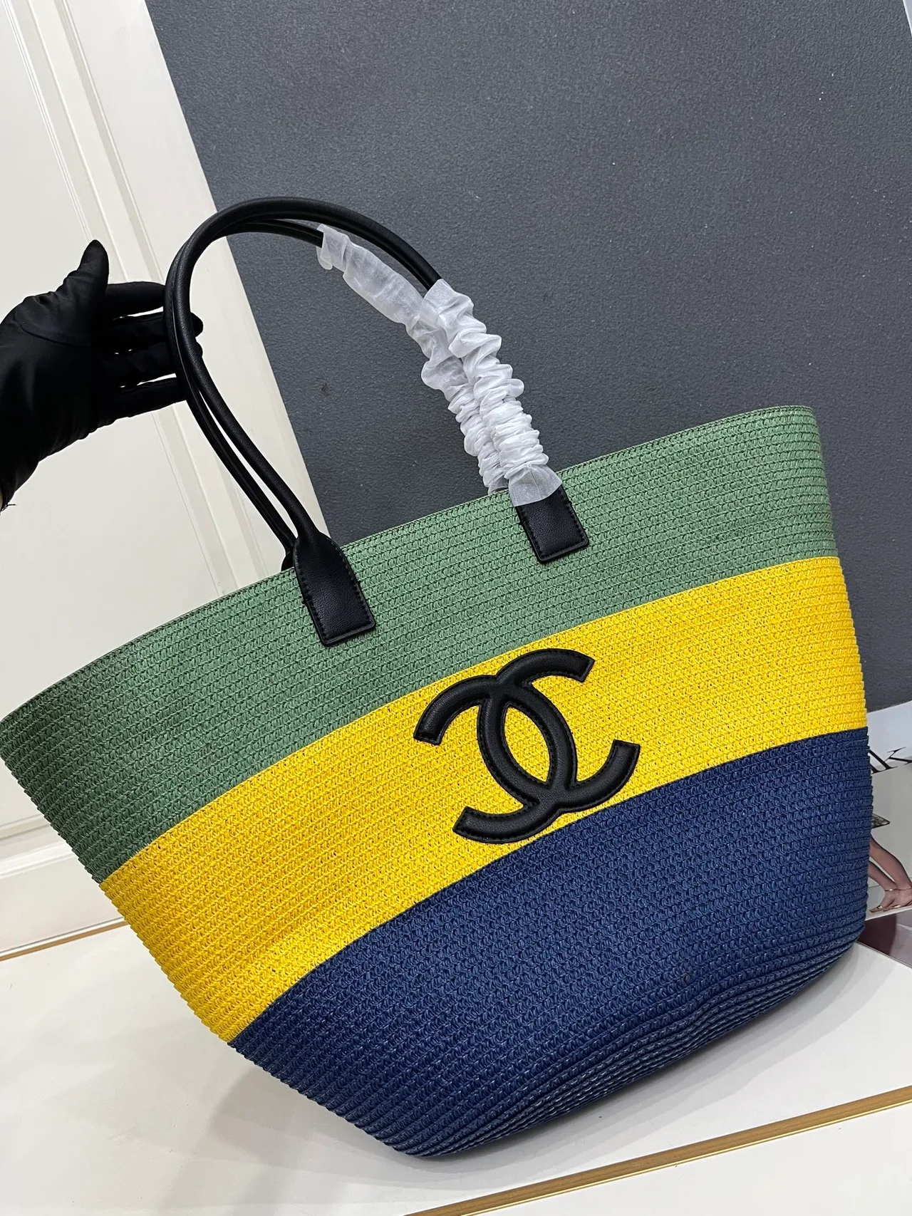Chanel Calfskin Woven Tote in Green · view 3