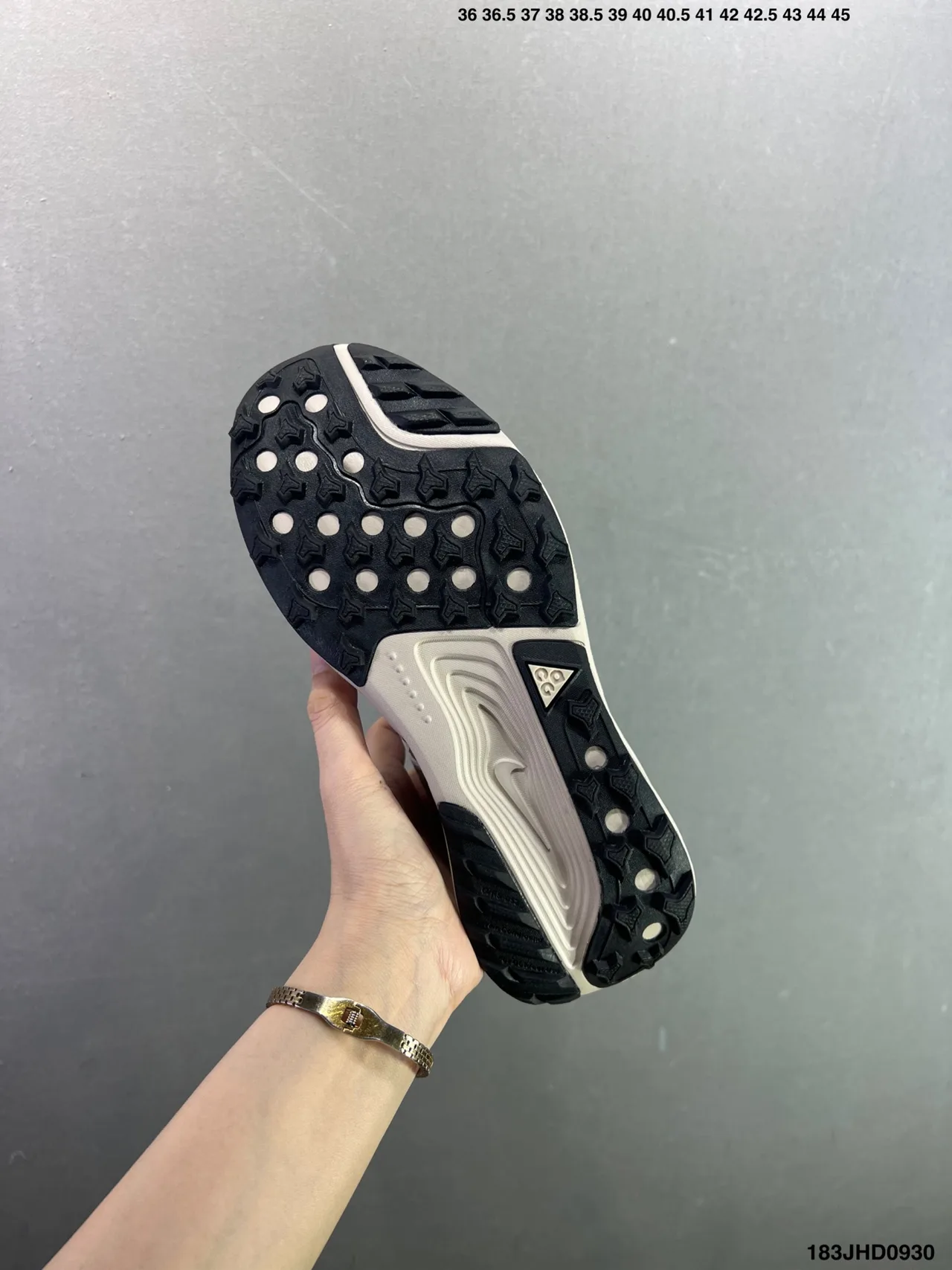 Nike Sneakers in Grey · view 8