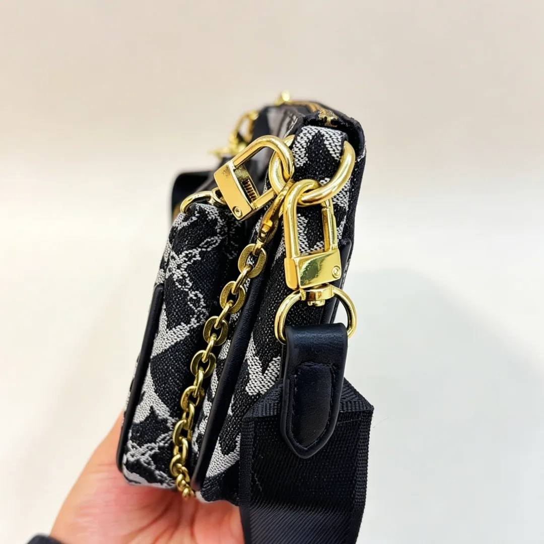 Chanel Crossbody Bag in Black · view 2
