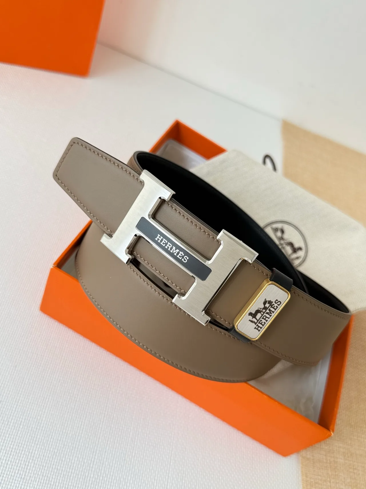 Hermes Reversible H Belt in Black · view 2