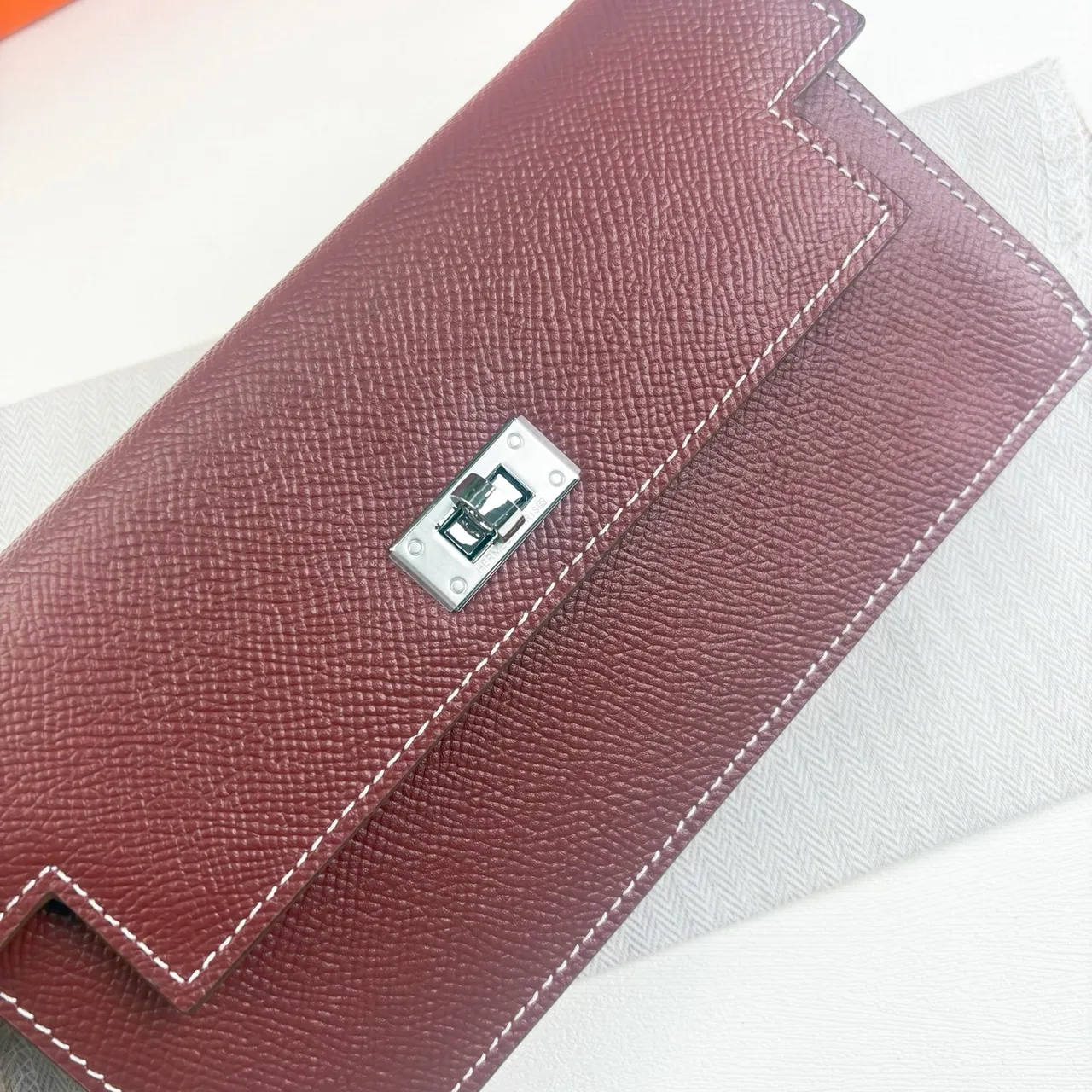 Hermes Smooth Kelly Long Wallet in Burgundy · view 4