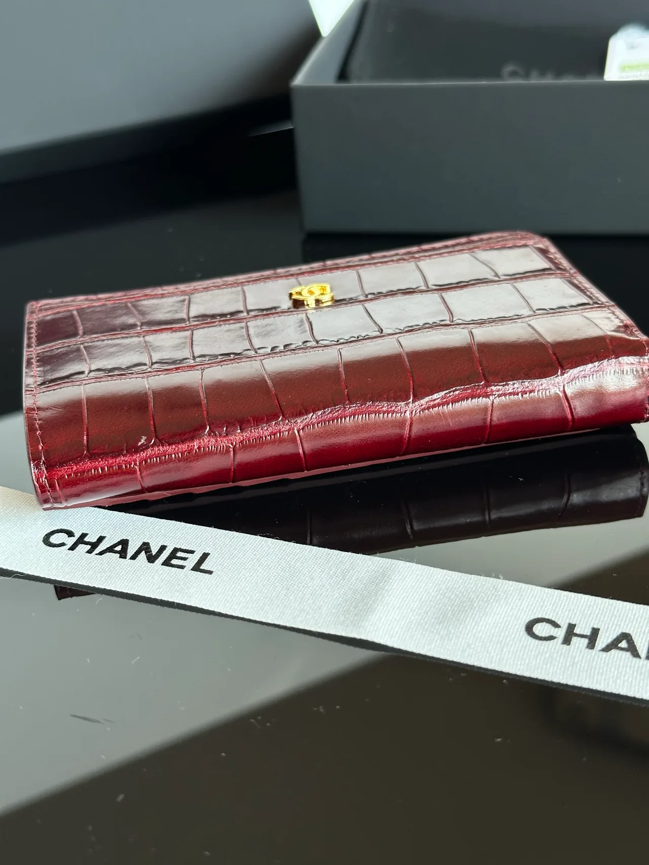 Chanel Glossy Wallet in Burgundy · view 5