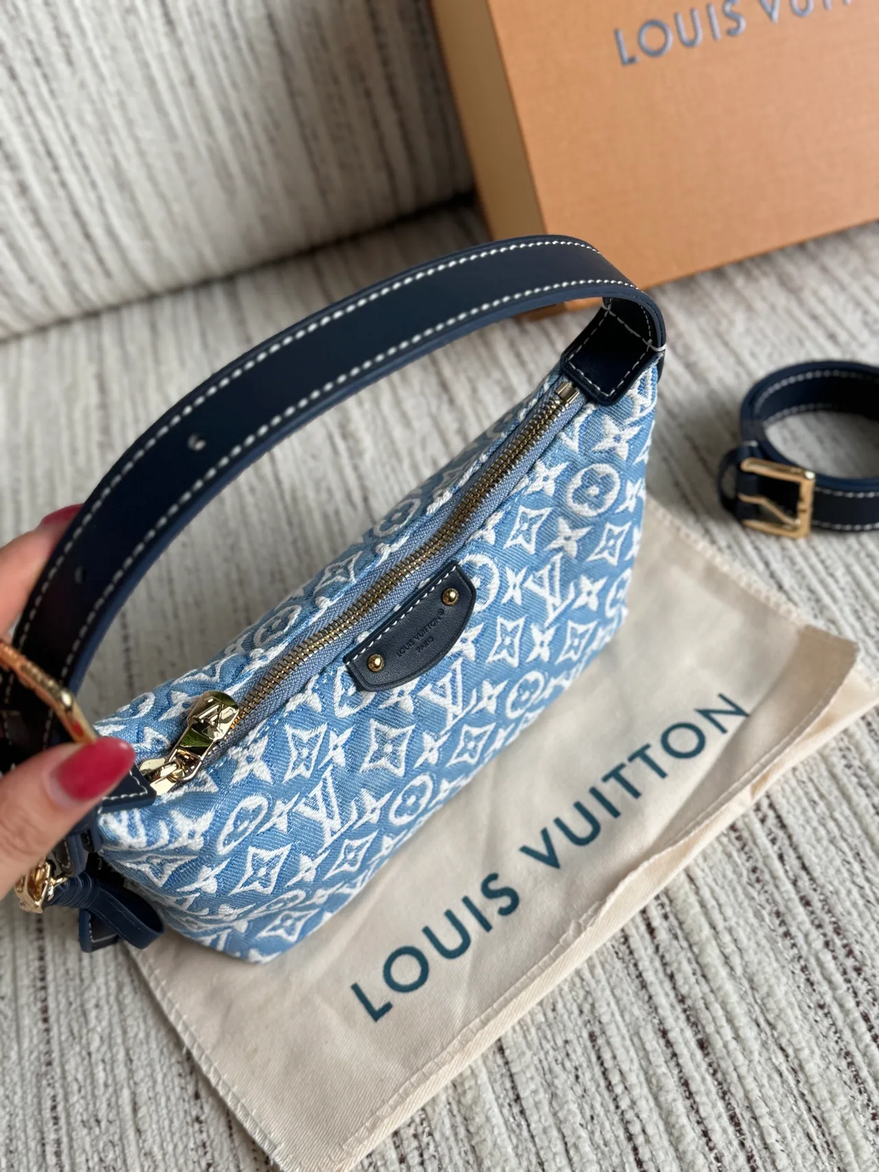 Louis Vuitton Hobo Bag in Blue · view 4
