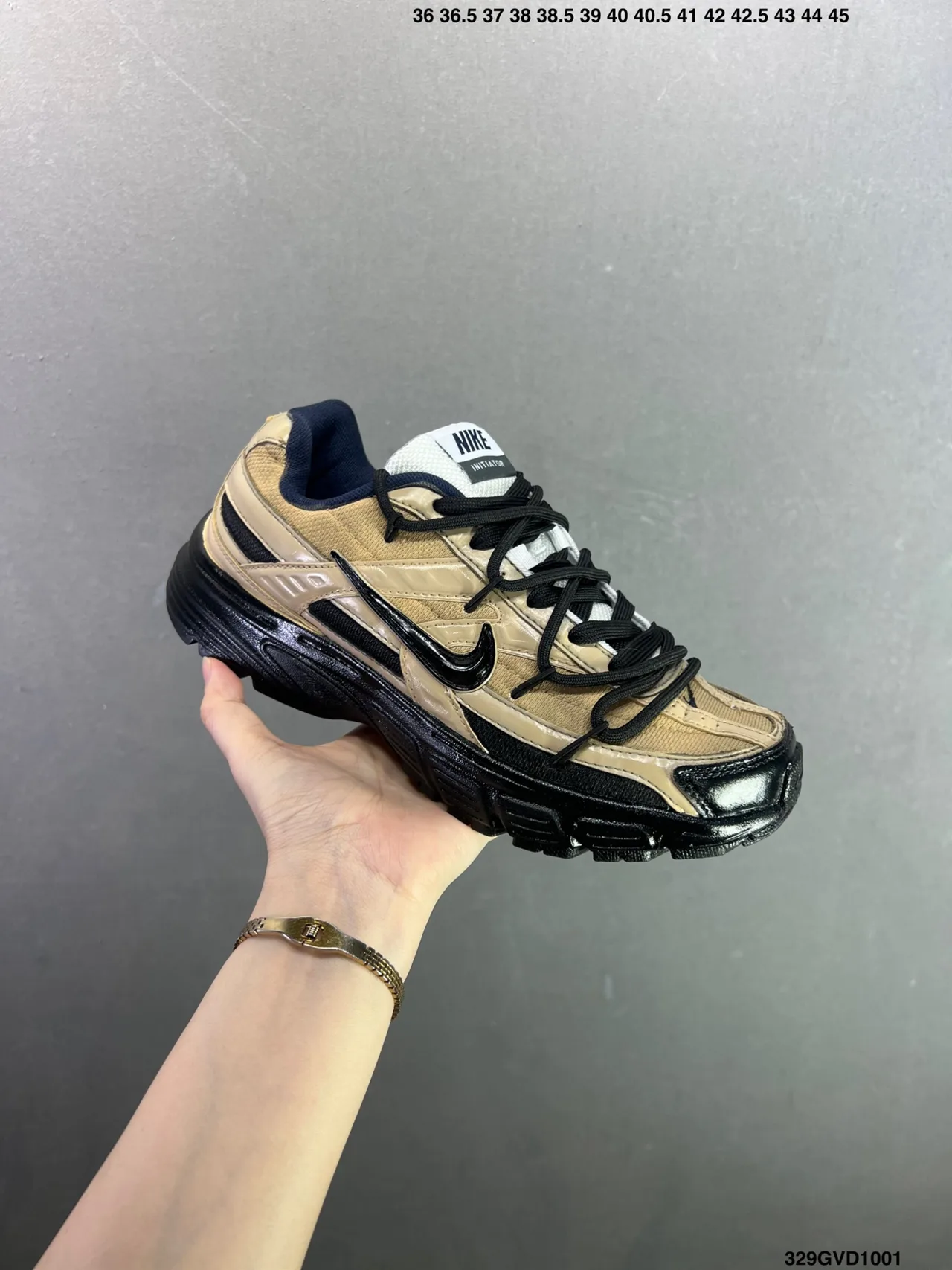 Nike Sneakers in Beige · view 2