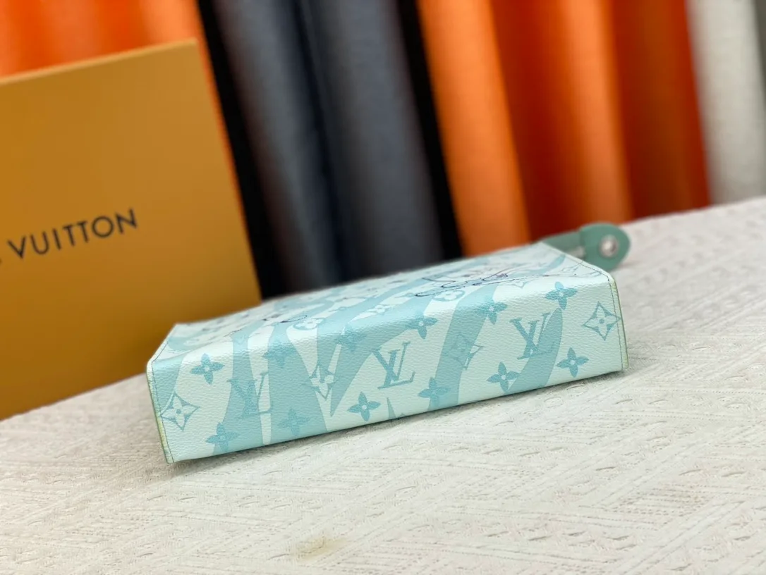 Louis Vuitton Cowhide Canvas Clutch in Green · view 5