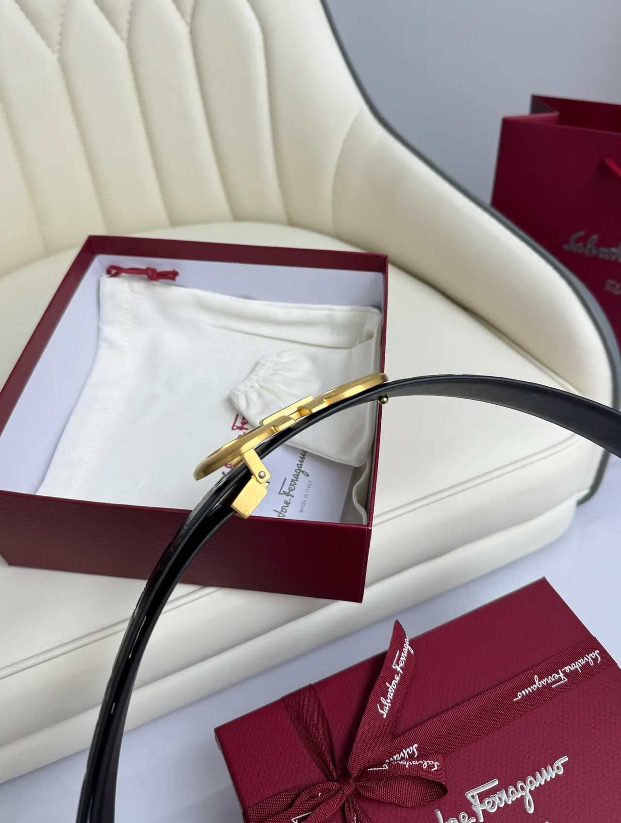 Ferragamo Cowhide Glossy Belt in Black · view 7