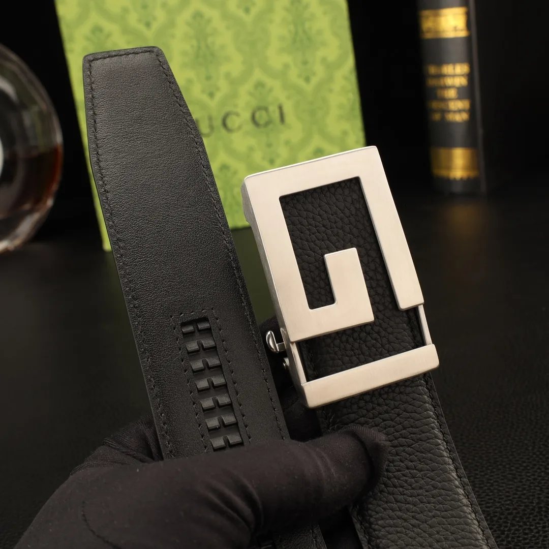 Gucci G Buckle Belt in Black · view 6