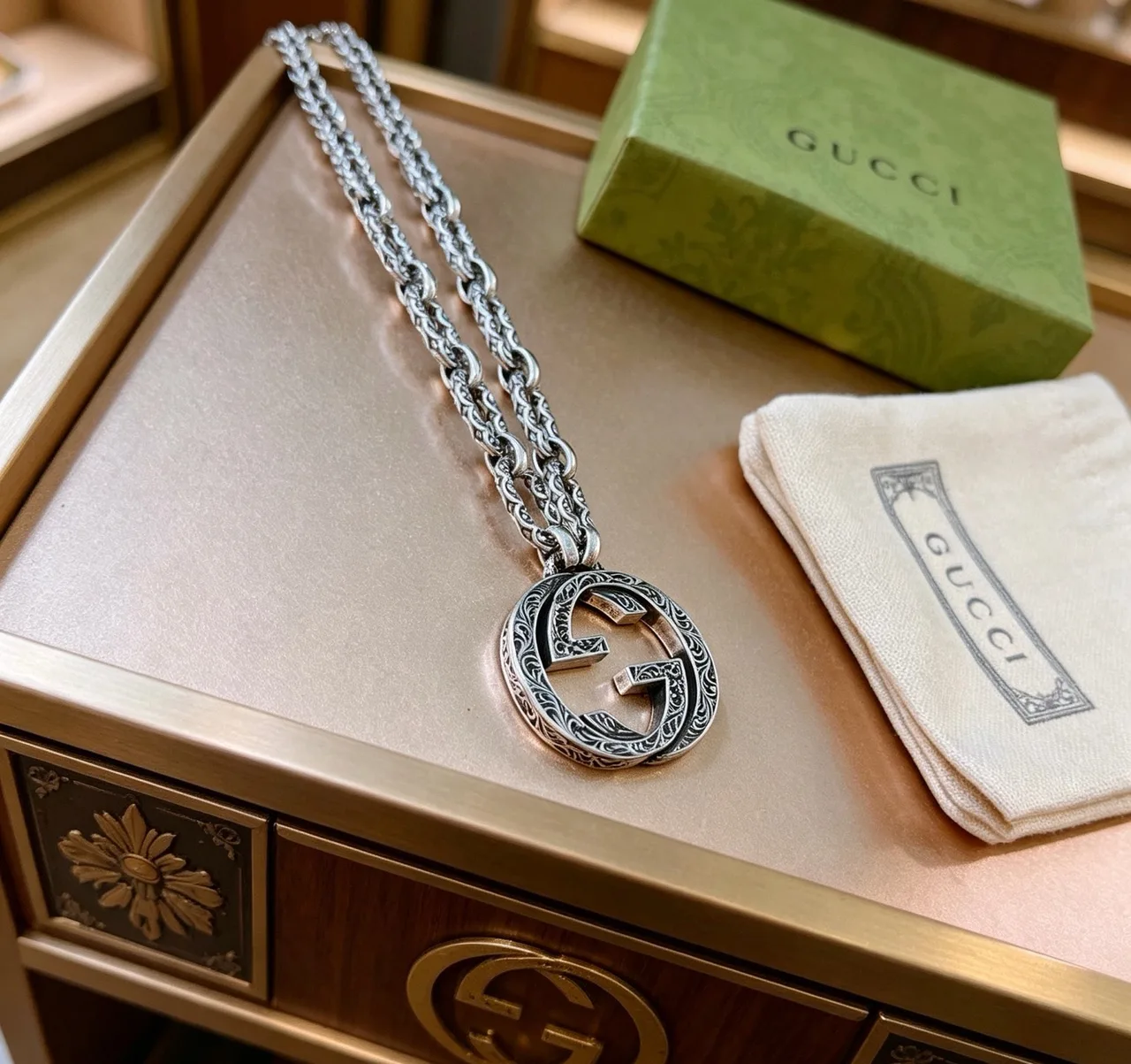 Gucci Pendant Necklace in Silver · view 7