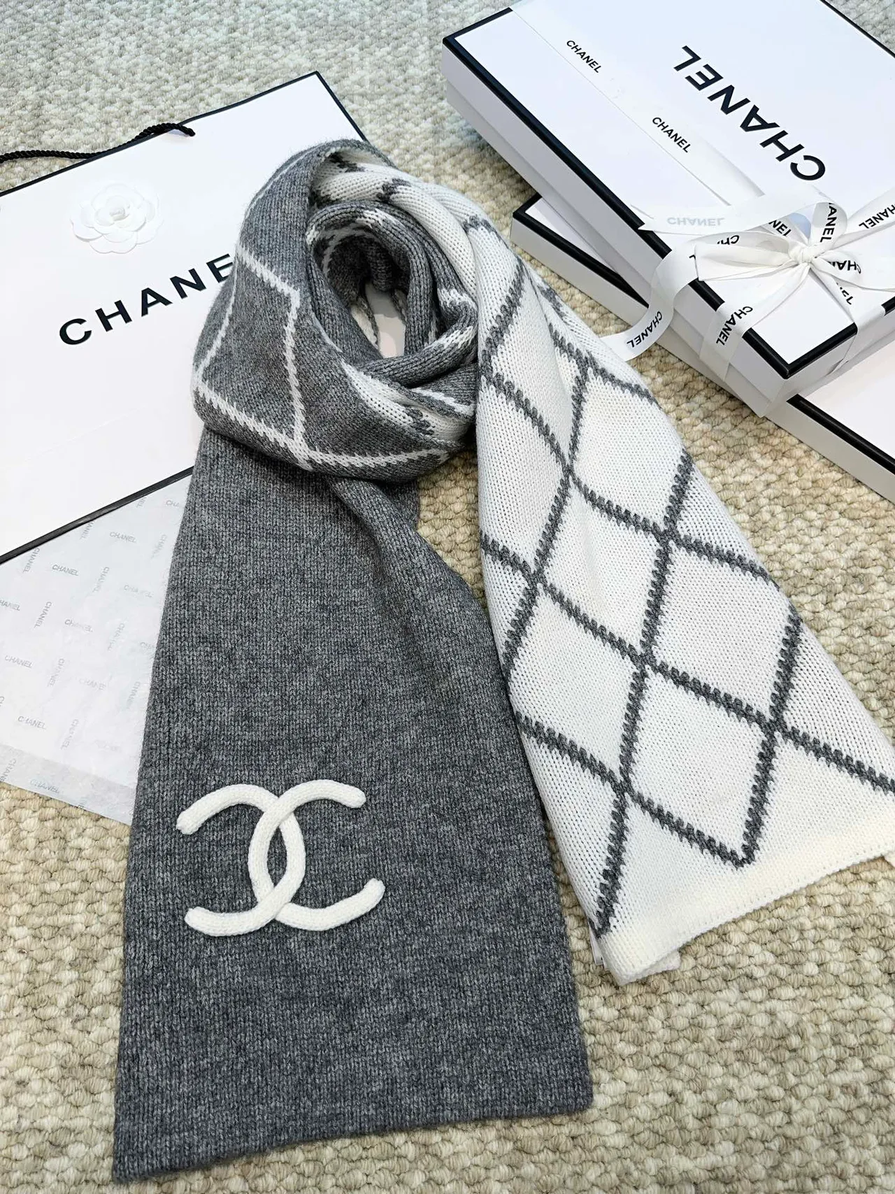 Chanel 54% Cashmere 31% Wool 15% Silk Smooth Scarf in Grey · view 5