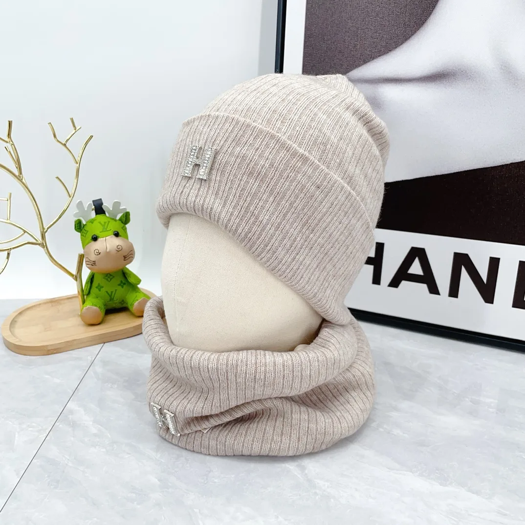 Hermes Wool Ribbed Hat Scarf and Gloves Set in Beige · view 2