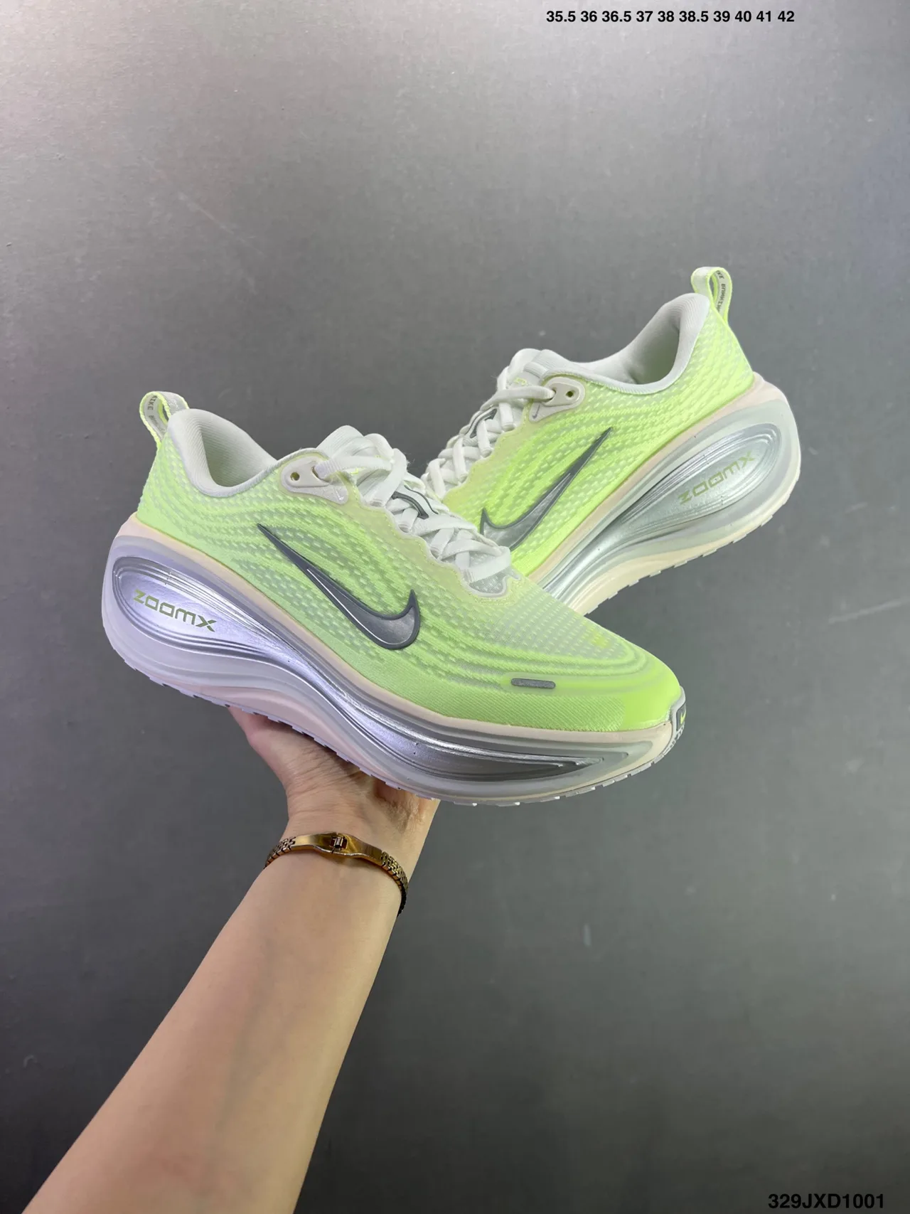 Nike Air-cushion sneakers in Pink & Cream & Green & White & Grey · view 3