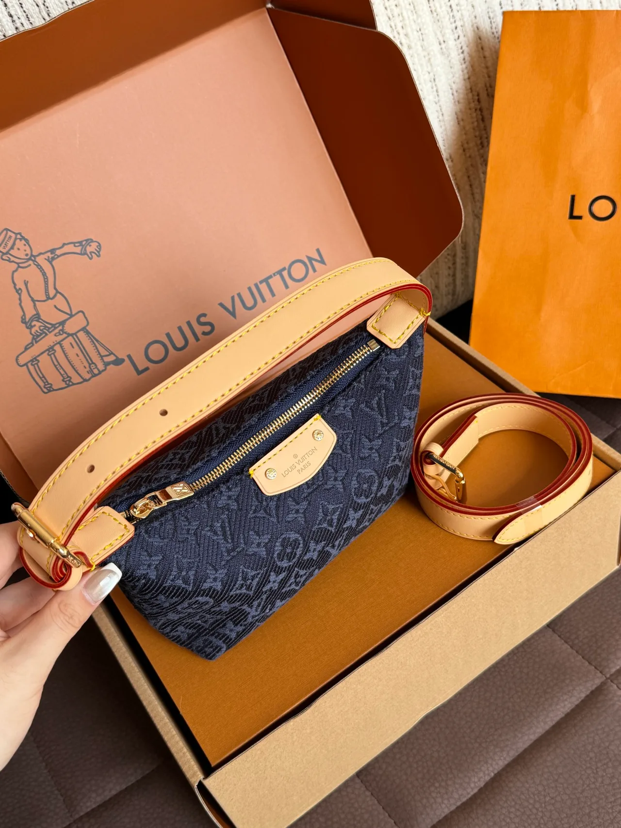 Louis Vuitton Hobo Bag in Blue · view 4