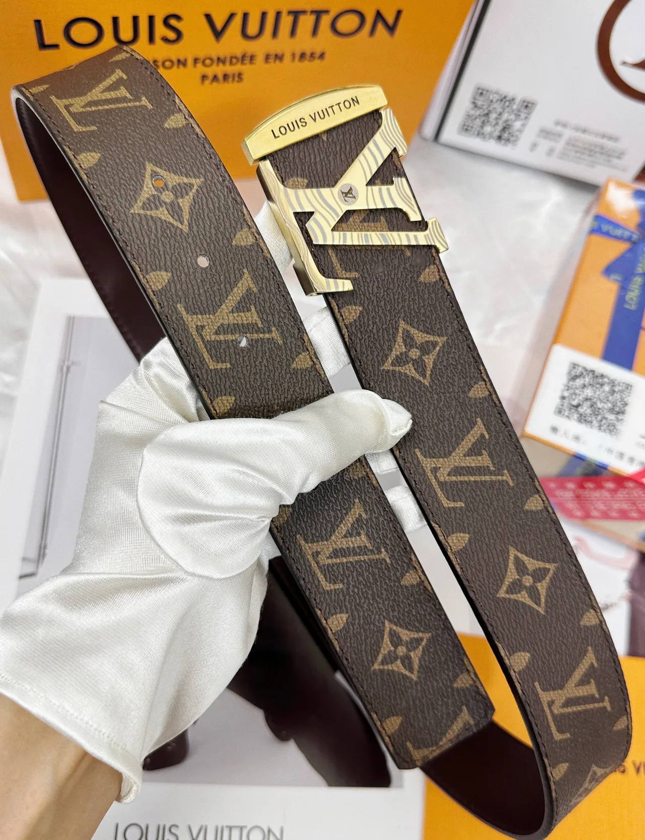 Louis Vuitton Cowhide Belt in Black · view 4