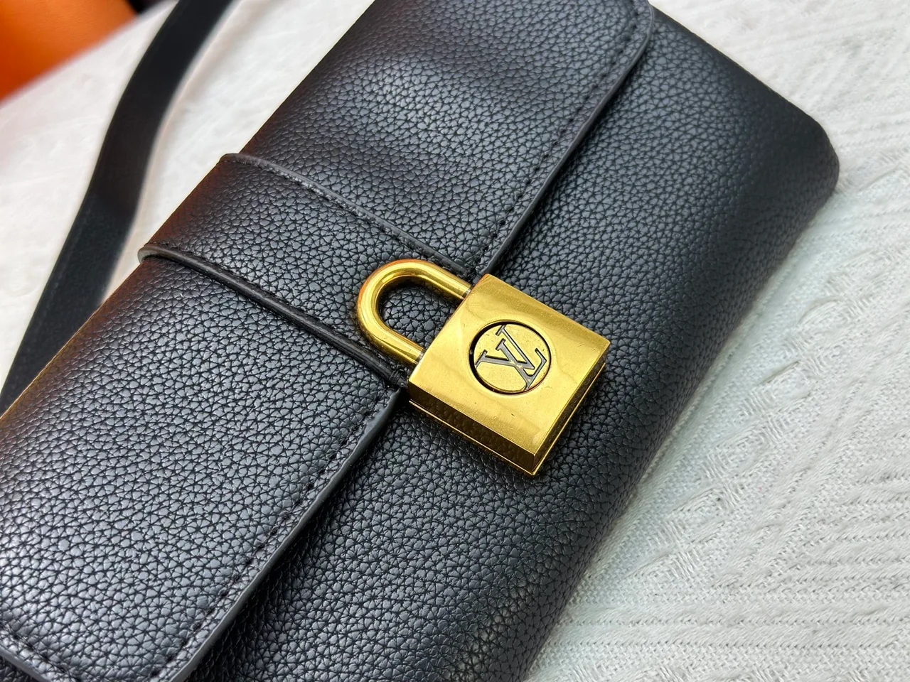 Louis Vuitton Cowhide Canvas Low Key Chain Wallet with Detachable Pouch in Black · view 6