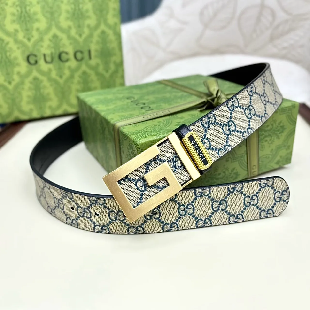 Gucci GG rectangular buckle belt in Beige · view 4