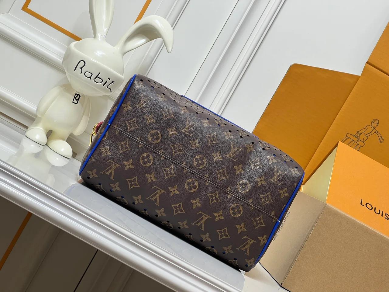 Louis Vuitton Canvas Handbag in Brown · view 5
