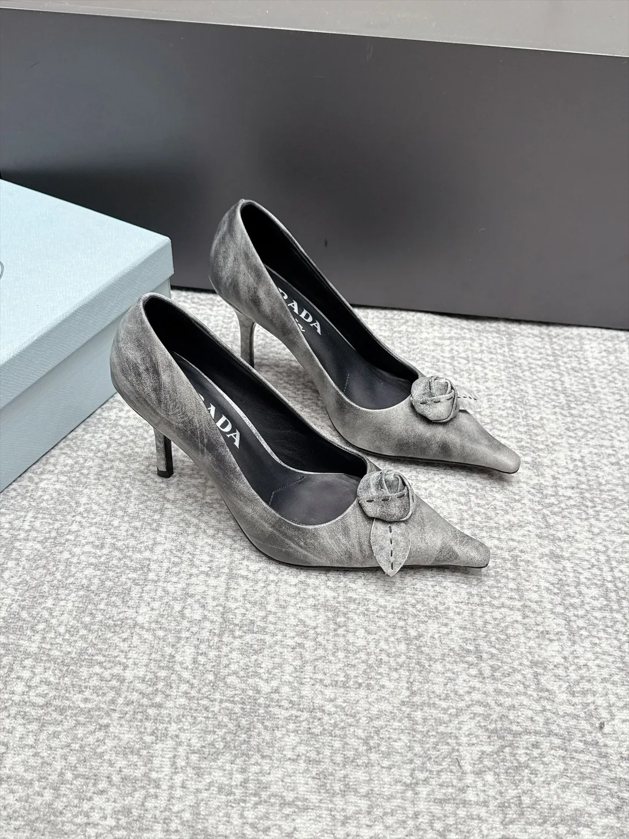 Prada Pumps in Grey · view 2
