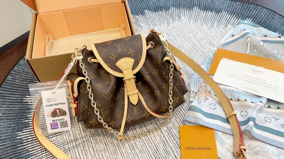 Louis Vuitton Drawstring Shoulder Bag in Beige / Brown · view 2
