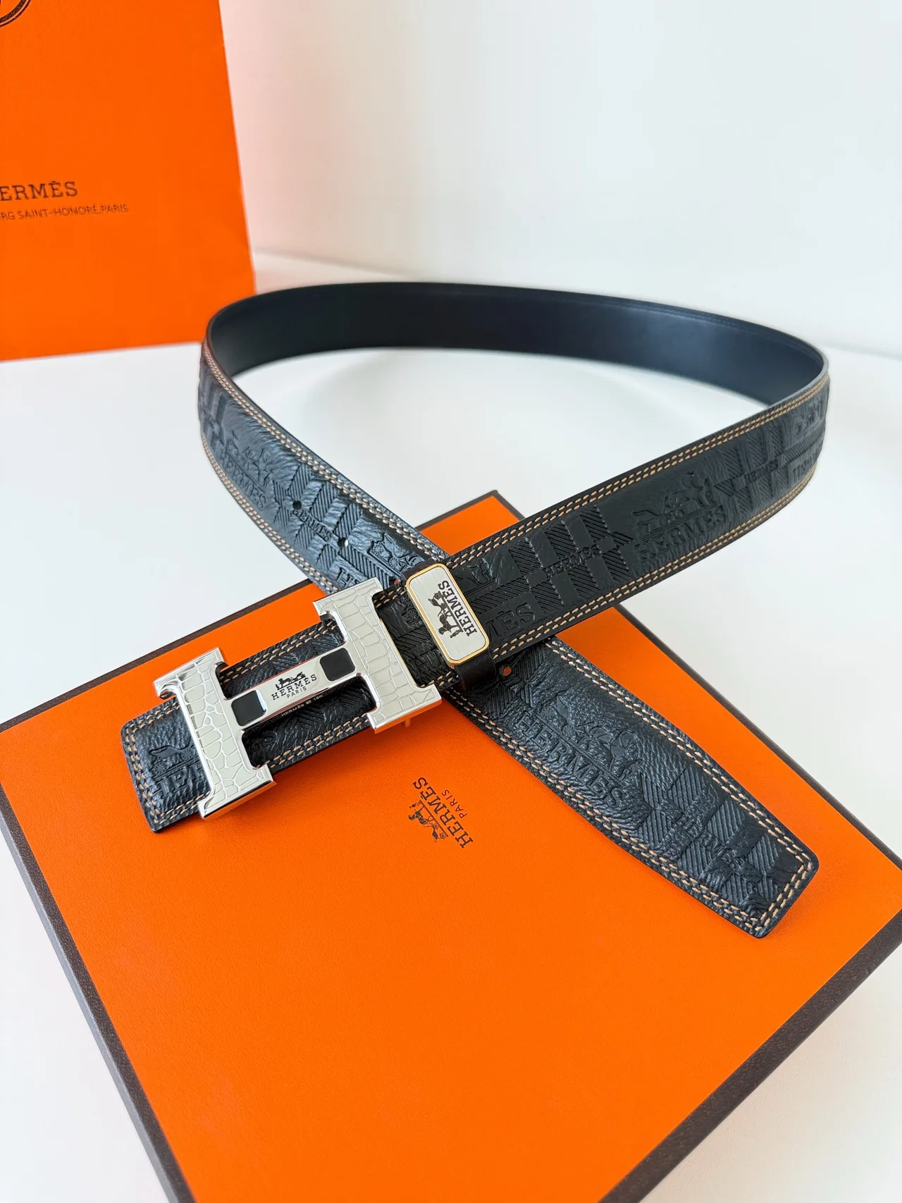 Hermes Reversible H Buckle Belt in Brown & Black · view 3