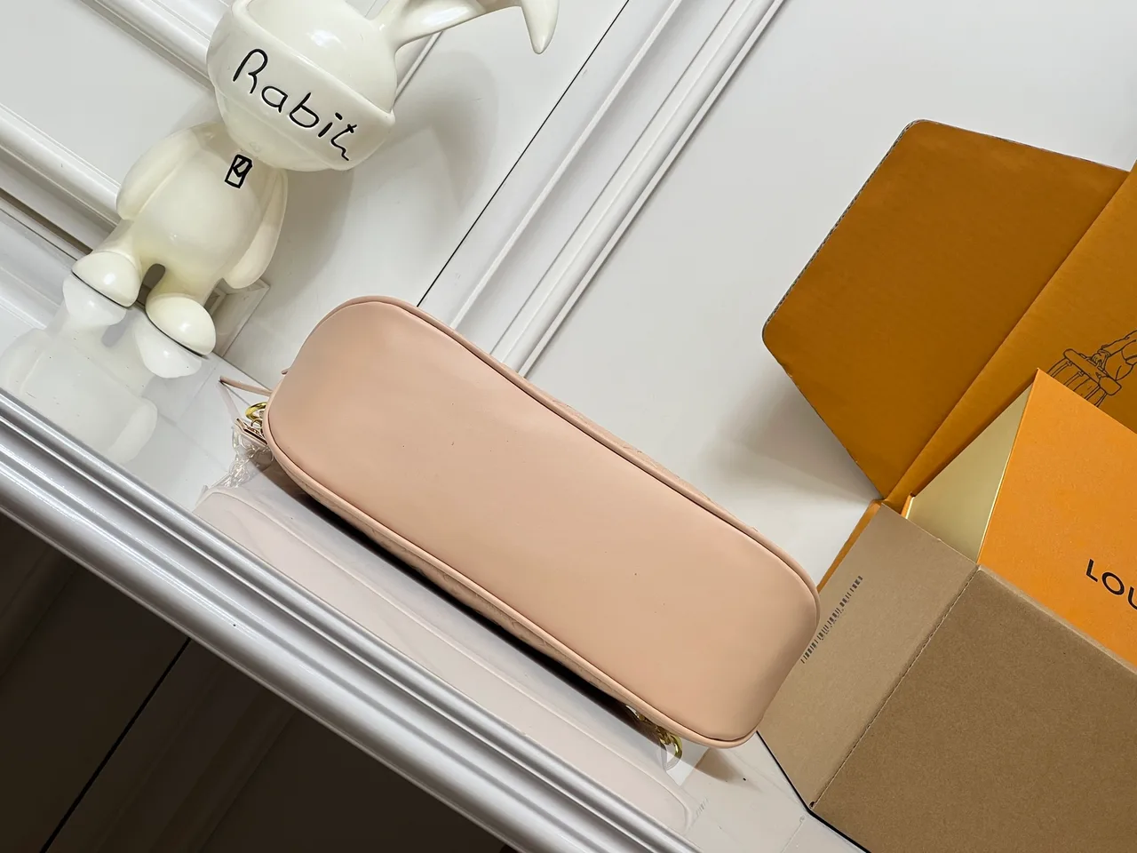 Louis Vuitton Leather Tote in Pink · view 7