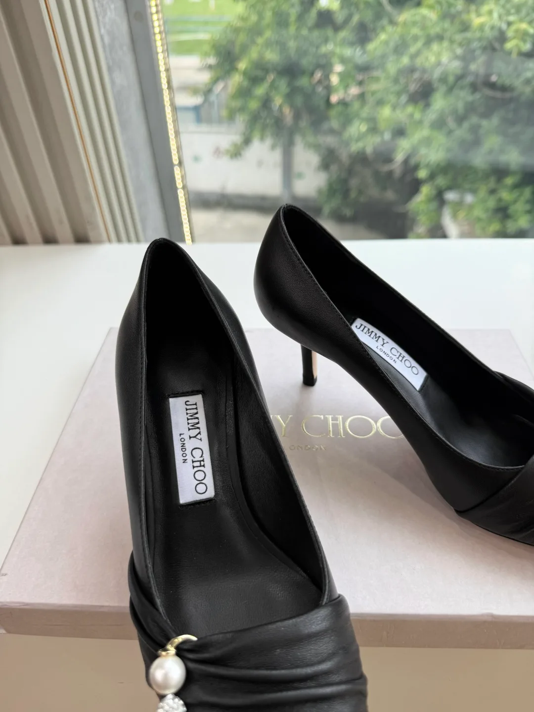 Jimmy Choo Smooth Pointed-Toe Bow Knotted Pointed Pumps in Black · view 7