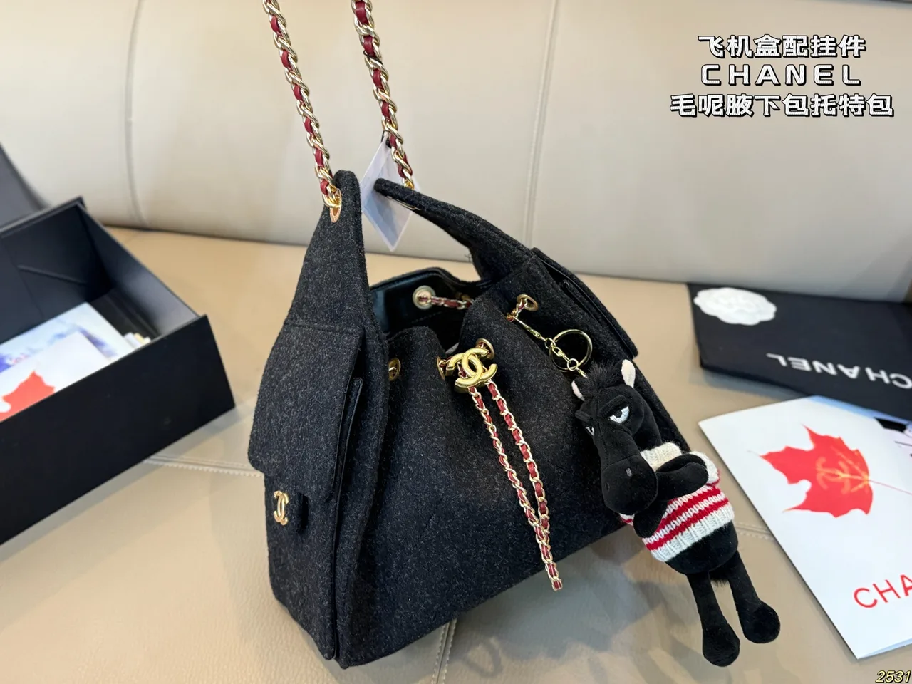 Chanel Bucket Bag in Black · view 4