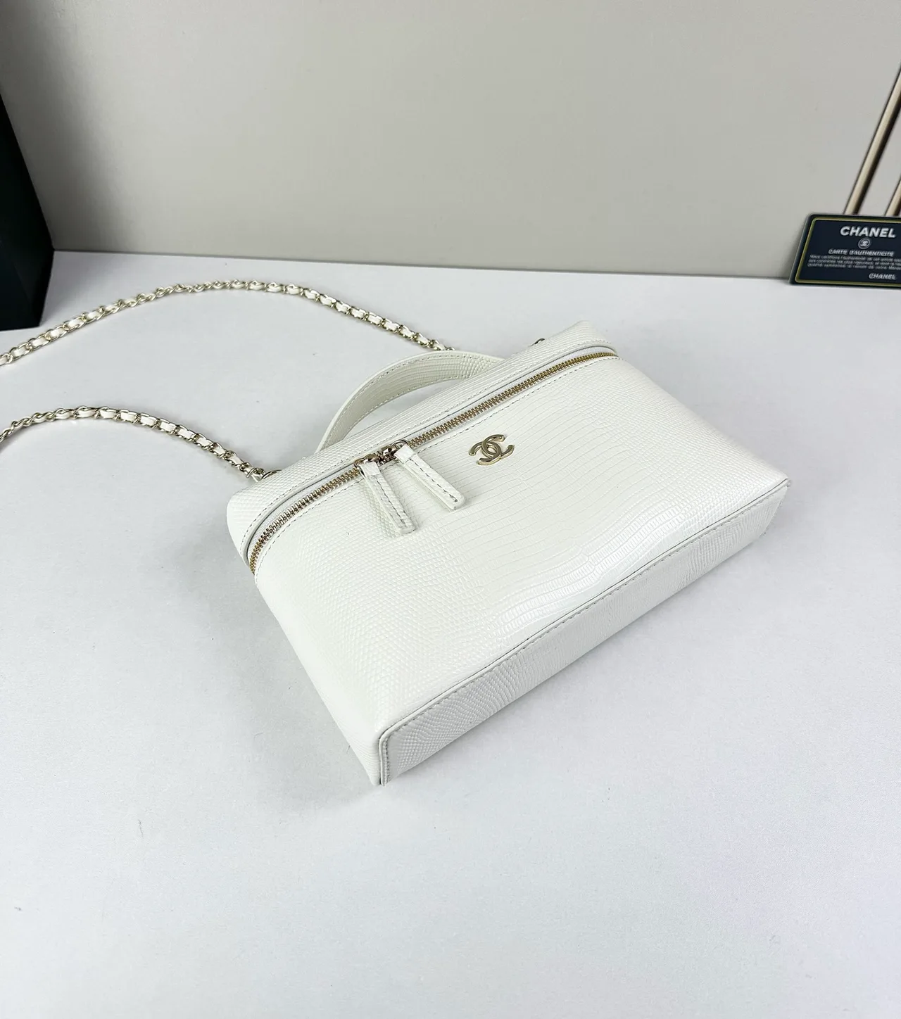 Chanel Cowhide Glossy Crossbody Bag in White · view 4