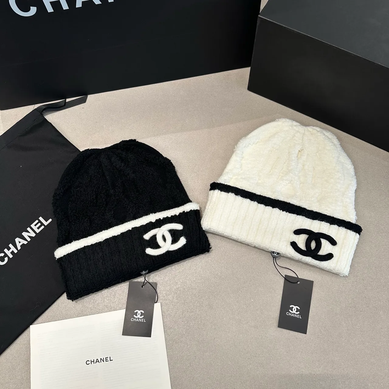 Chanel CC cable knit beanie in Black & White · view 6