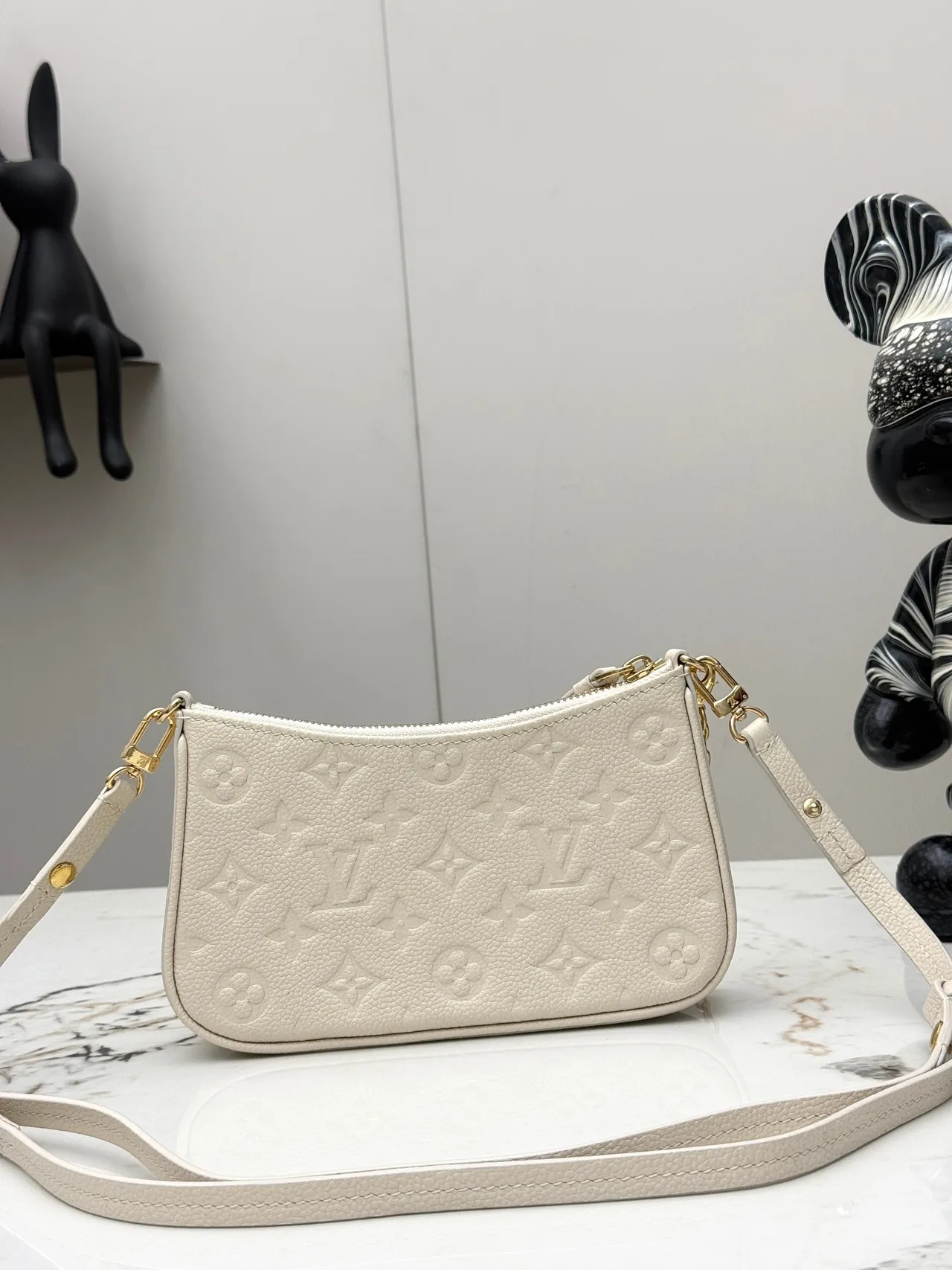 Louis Vuitton Leather Smooth Hobo Bag in Cream · view 3