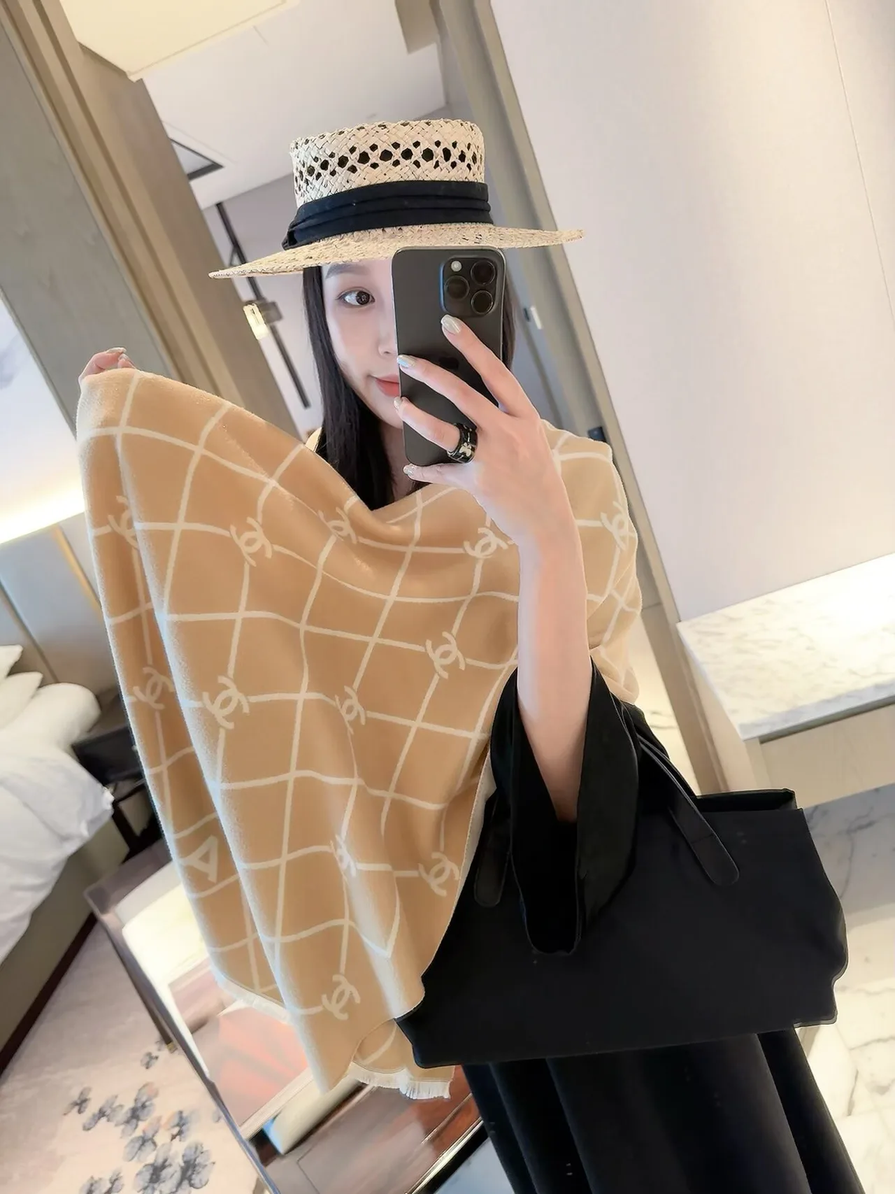 Chanel Lattice CC fringed scarf in Beige & Brown · view 4