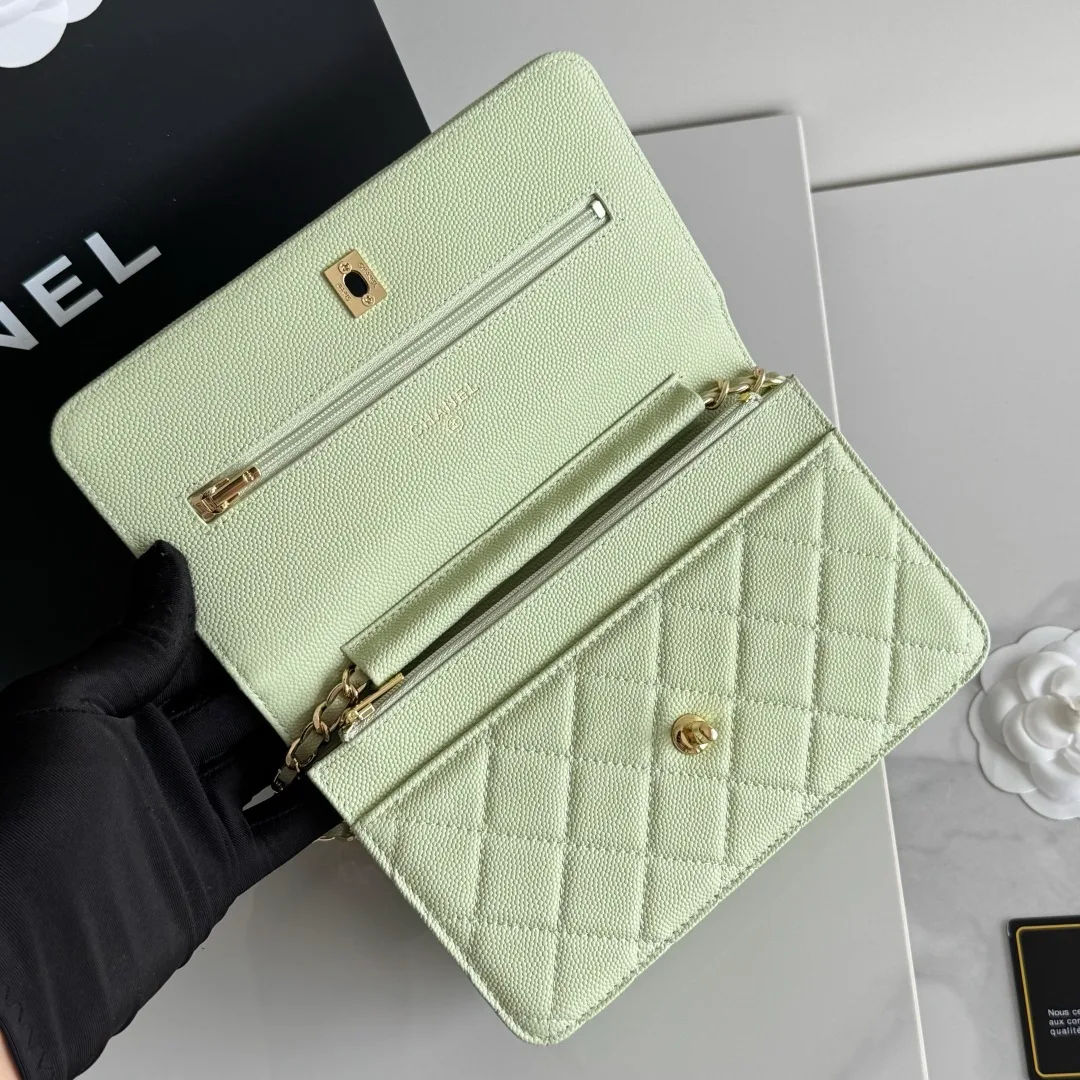 Chanel Calfskin Quilted Clutch in Green · view 7