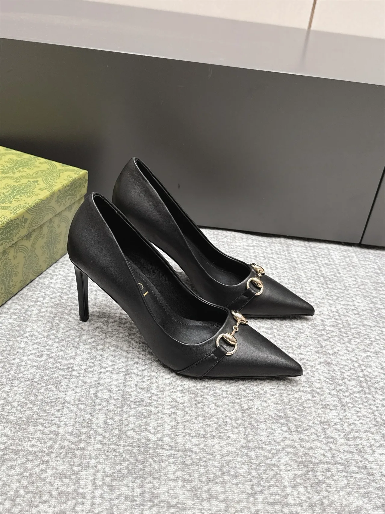 Gucci Sheepskin Horsebit Heel Pumps in Black · view 3