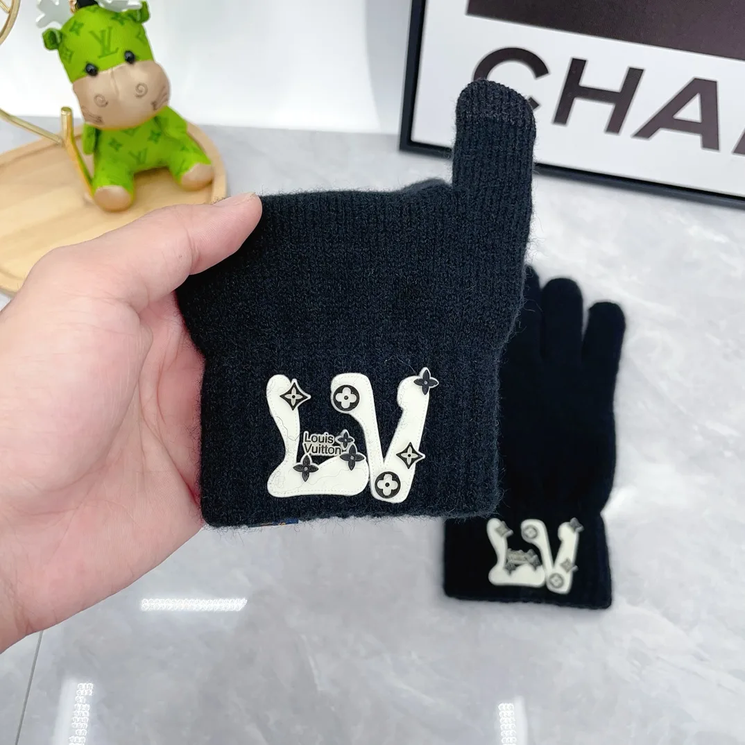 Louis Vuitton Wool Hat Scarf and Gloves Set in Black · view 8