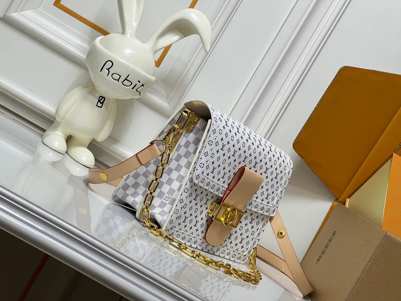 Louis Vuitton Cowhide Canvas Dauphine Soft flap shoulder bag in White · view 2