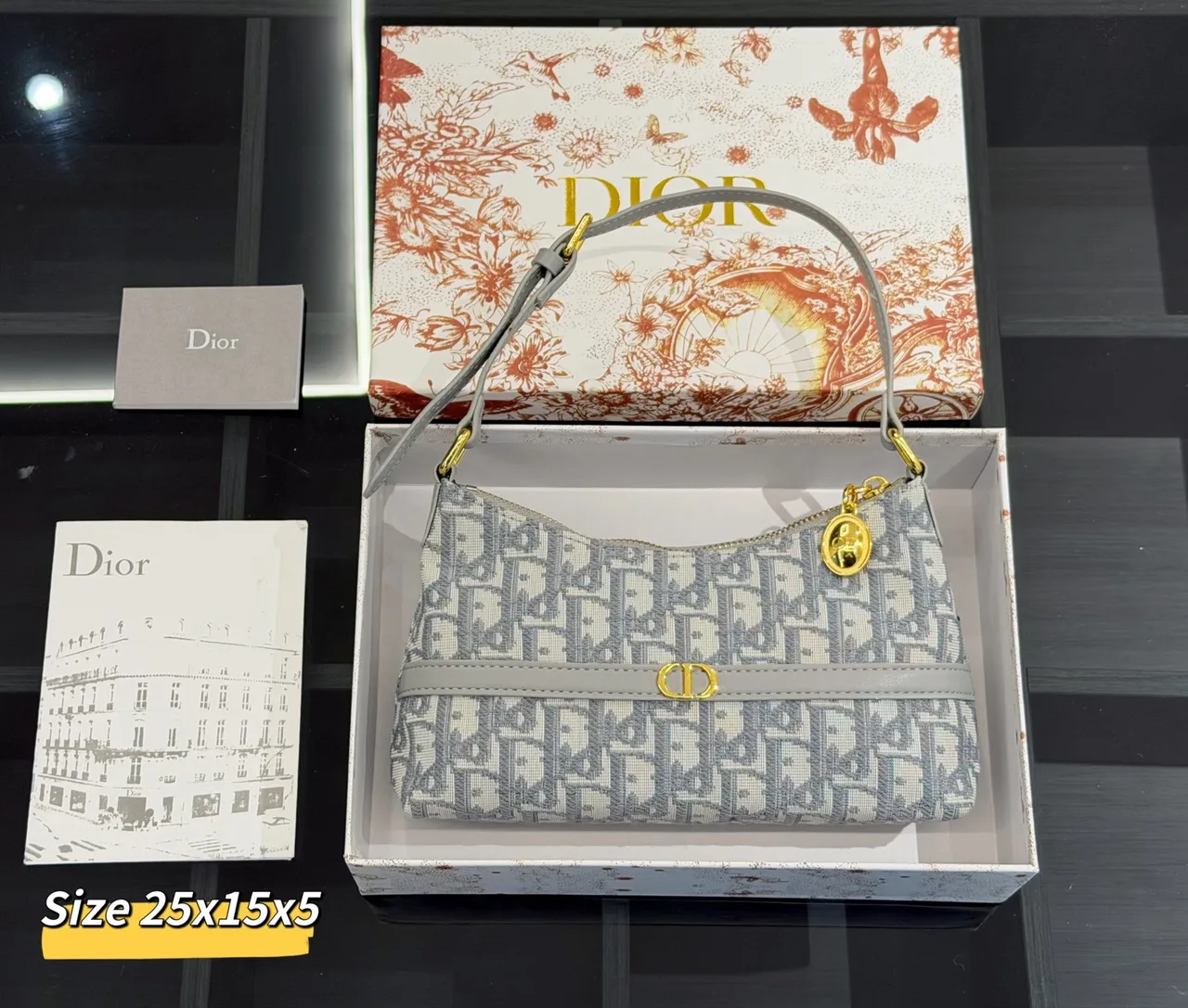 Dior Chain shoulder bag in White / Pink / Beige / Burgundy / Black / Grey / Blue · view 6