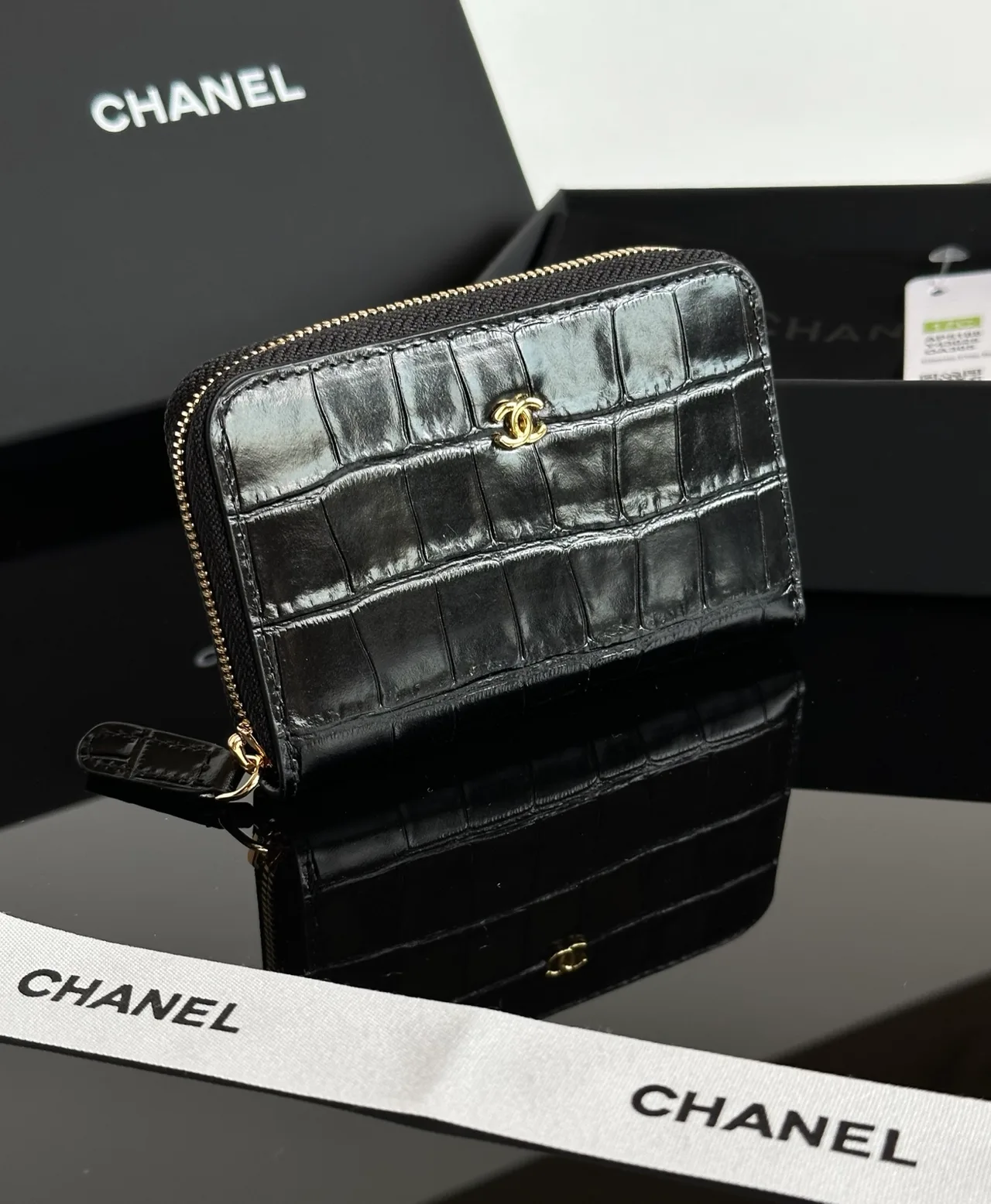 Chanel Glossy Wallet in Black · view 1