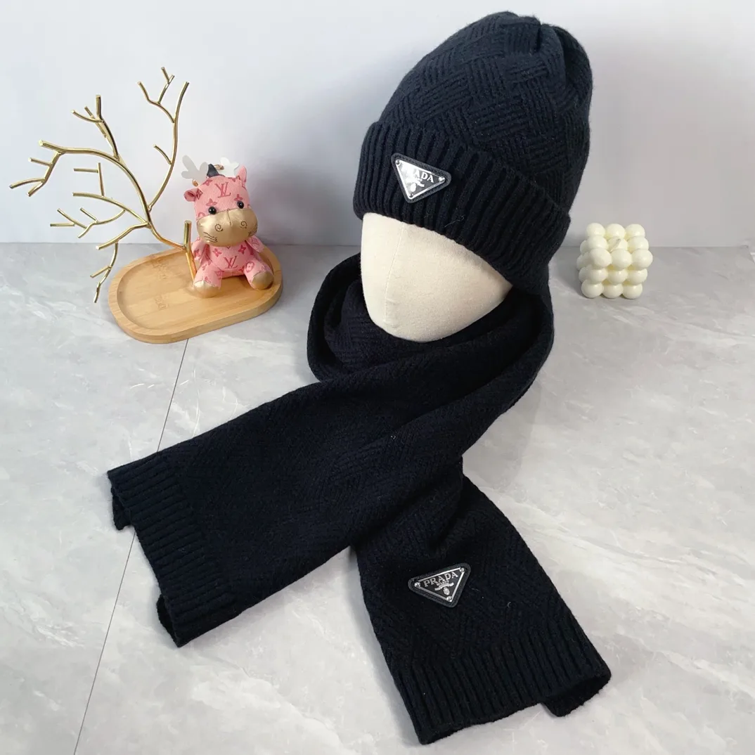 Prada Wool Hat and scarf knit set in Black · view 2