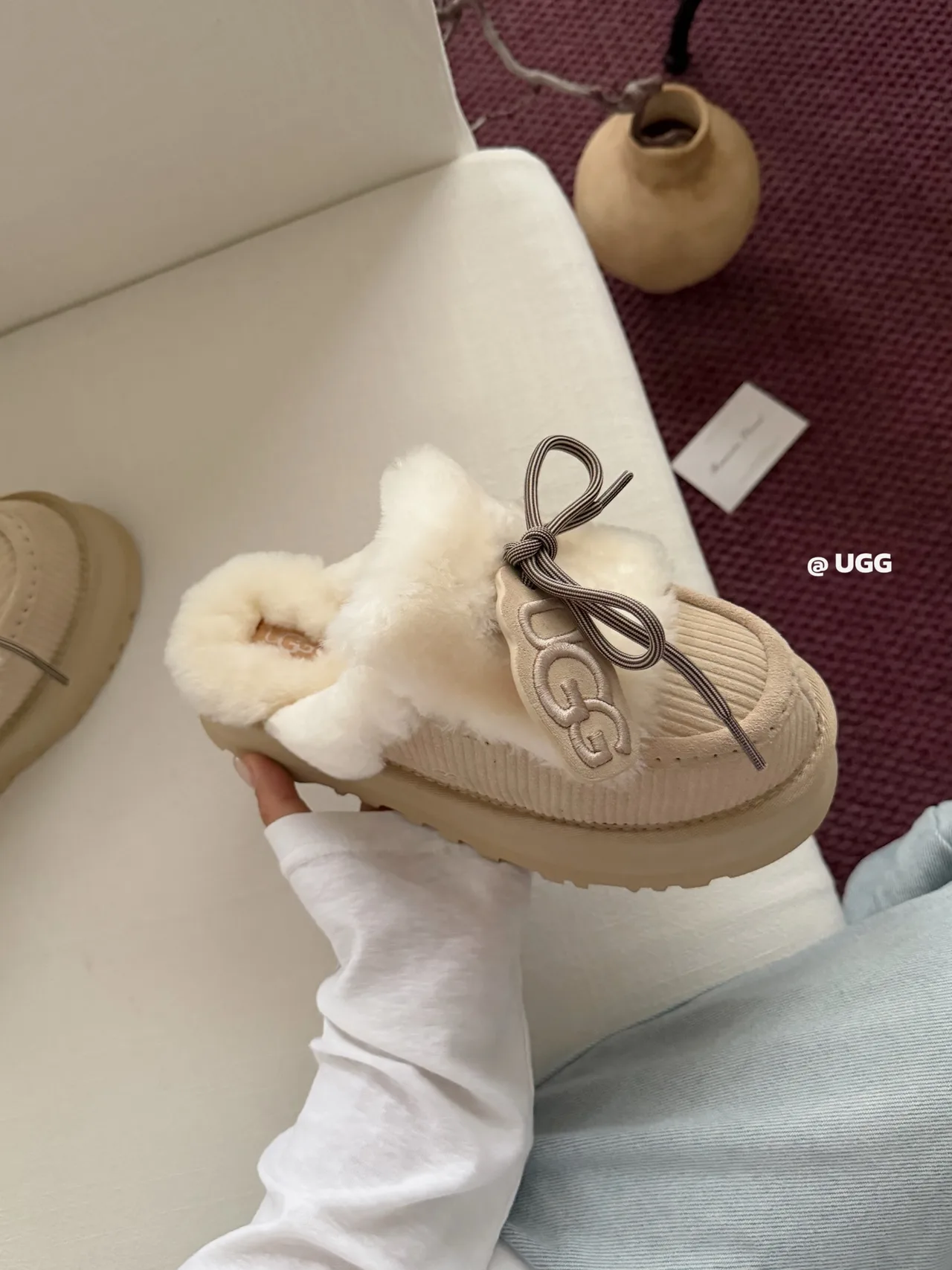 UGG Denim Bow Slippers in Beige · view 3