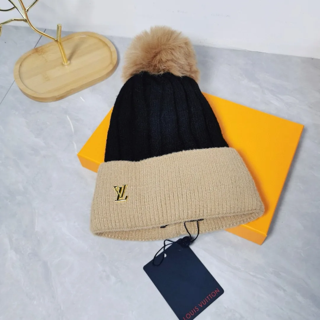 Louis Vuitton Beanie in Black · view 3