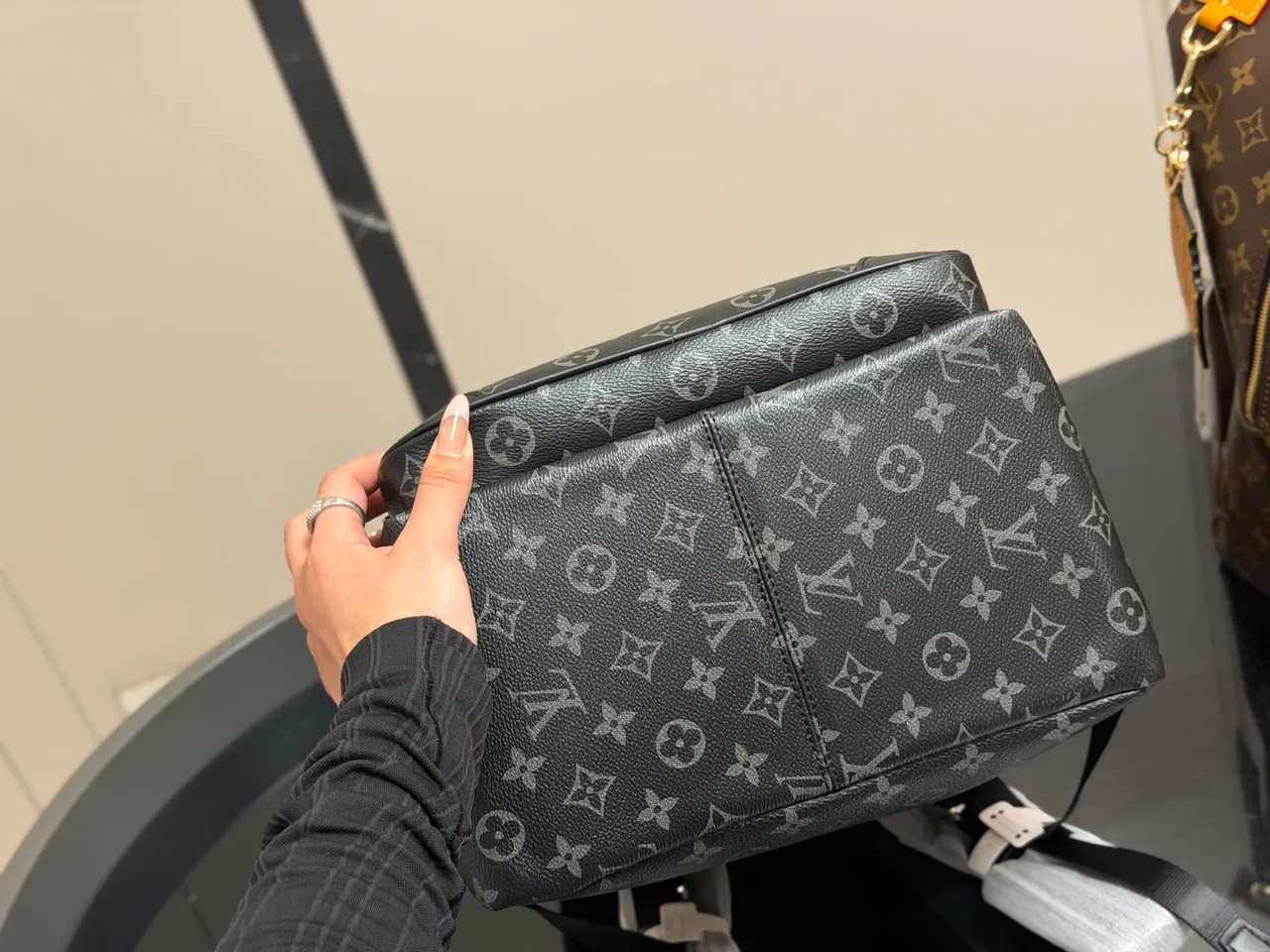 Louis Vuitton Discovery Backpack in Black / Brown · view 8