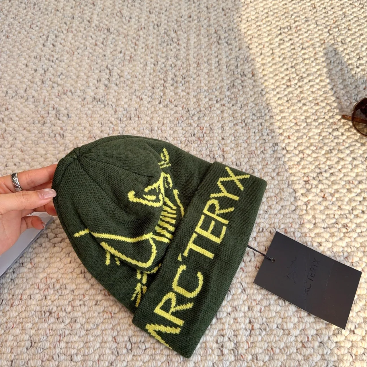 Arc'teryx Logo Beanie in Green · view 2